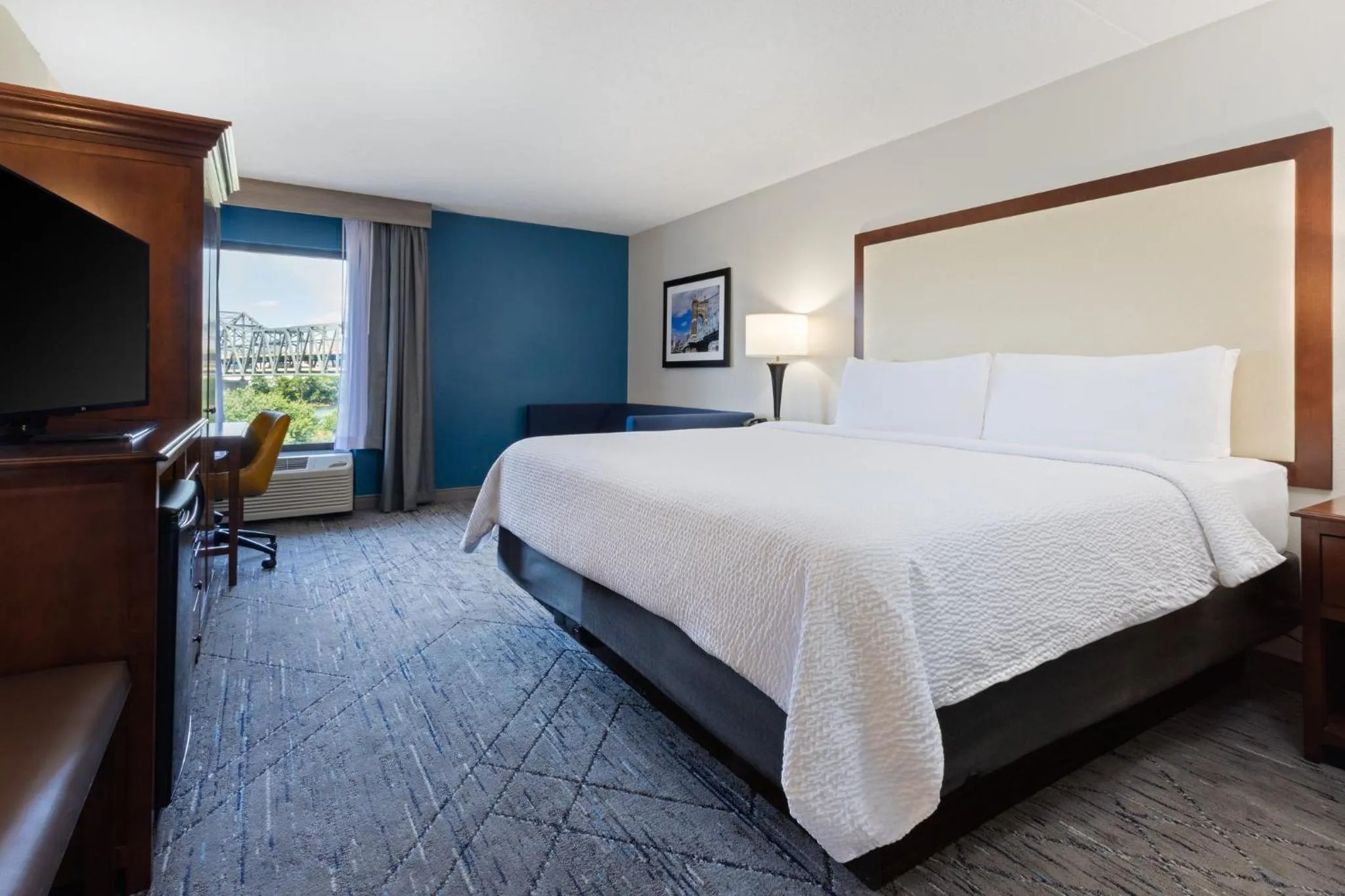 Photo of the whole room, Bed in Holiday Inn Express & Suites Cincinnati Riverfront by IHG