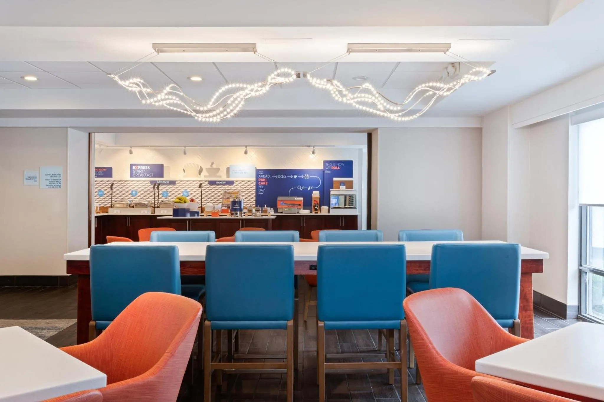 Breakfast in Holiday Inn Express & Suites Cincinnati Riverfront by IHG