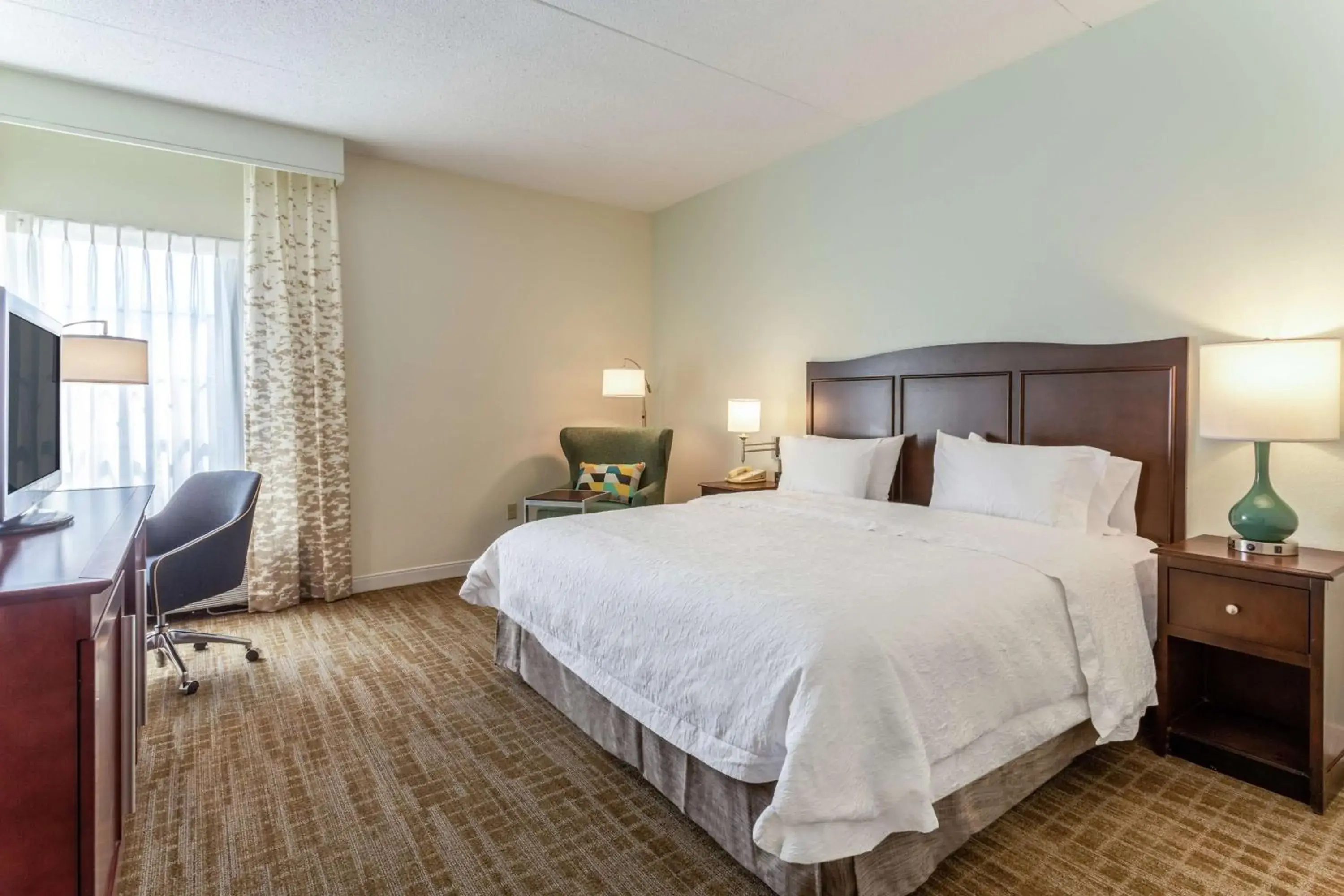 King Room - Mobility Access/Non-Smoking in Hampton Inn Boston/Peabody King Room - Mobility Access/Non-Smoking in Hampton Inn Boston/Peabody