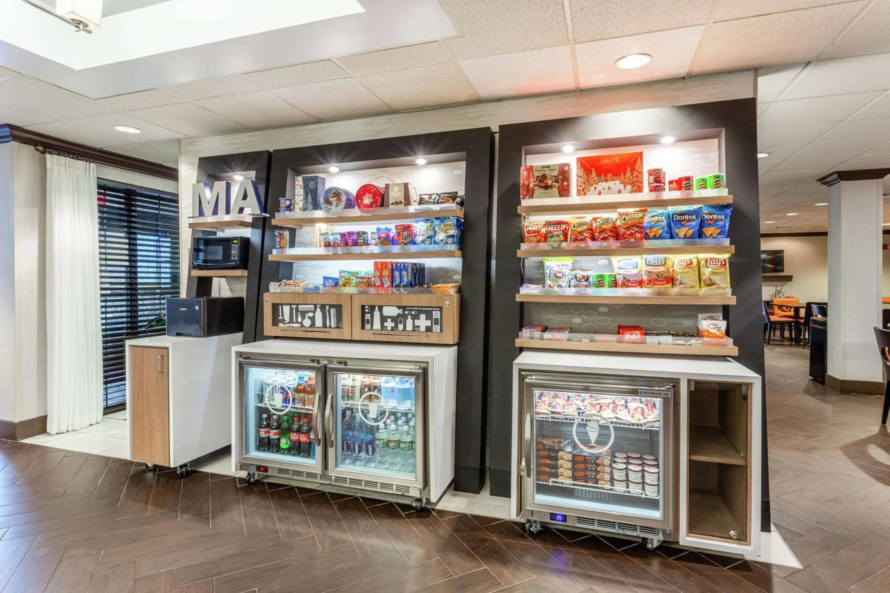 Restaurant/places to eat in Hampton Inn Boston/Peabody