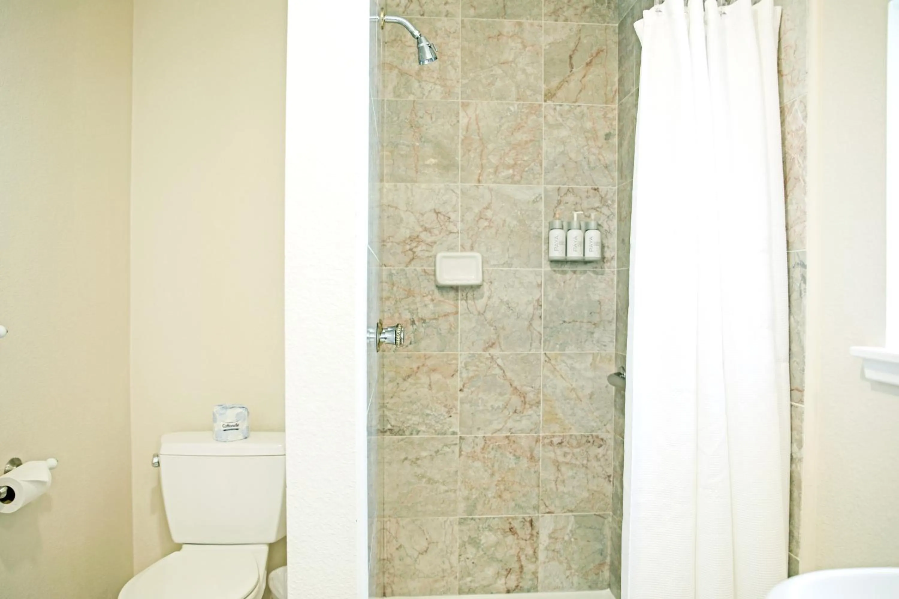 Shower in Sierra Mountain Inn