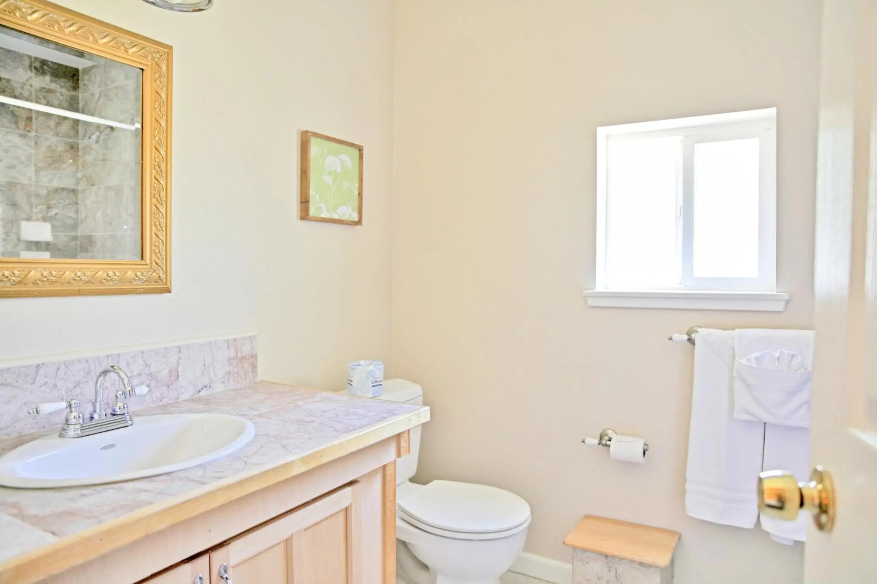 One-Bedroom Suite in Sierra Mountain Inn One-Bedroom Suite in Sierra Mountain Inn