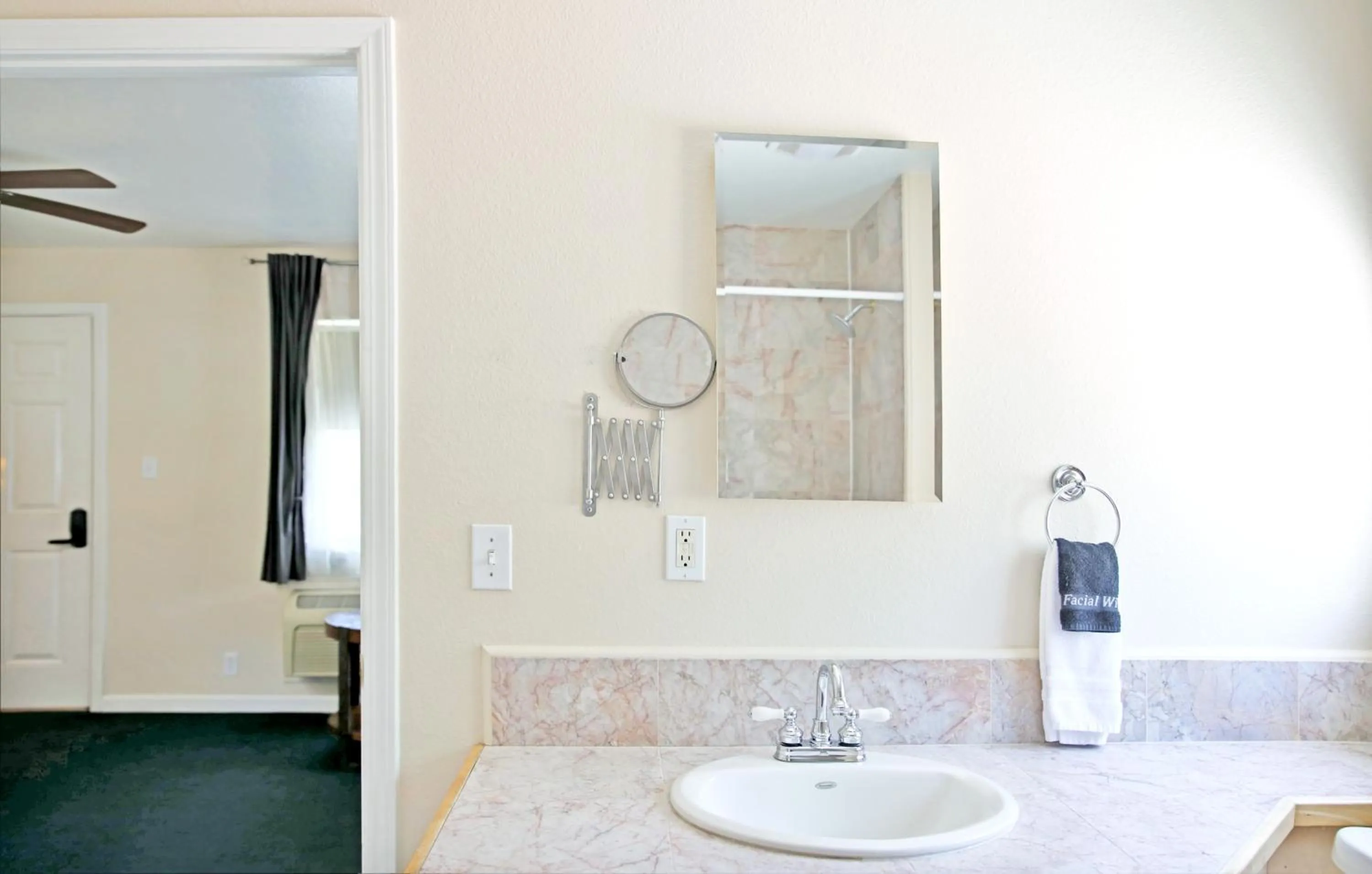 Bathroom in Sierra Mountain Inn