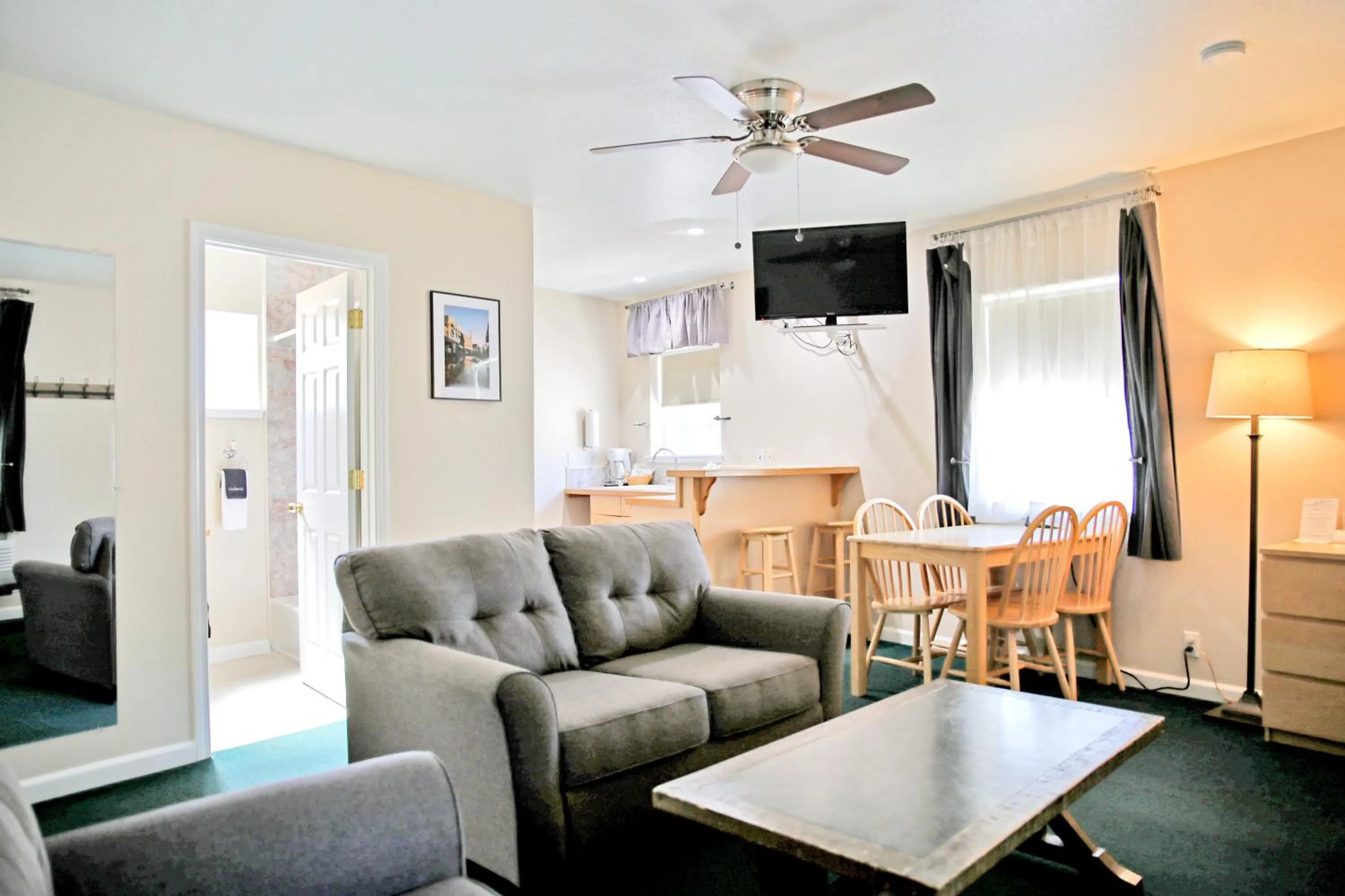 TV and multimedia in Sierra Mountain Inn