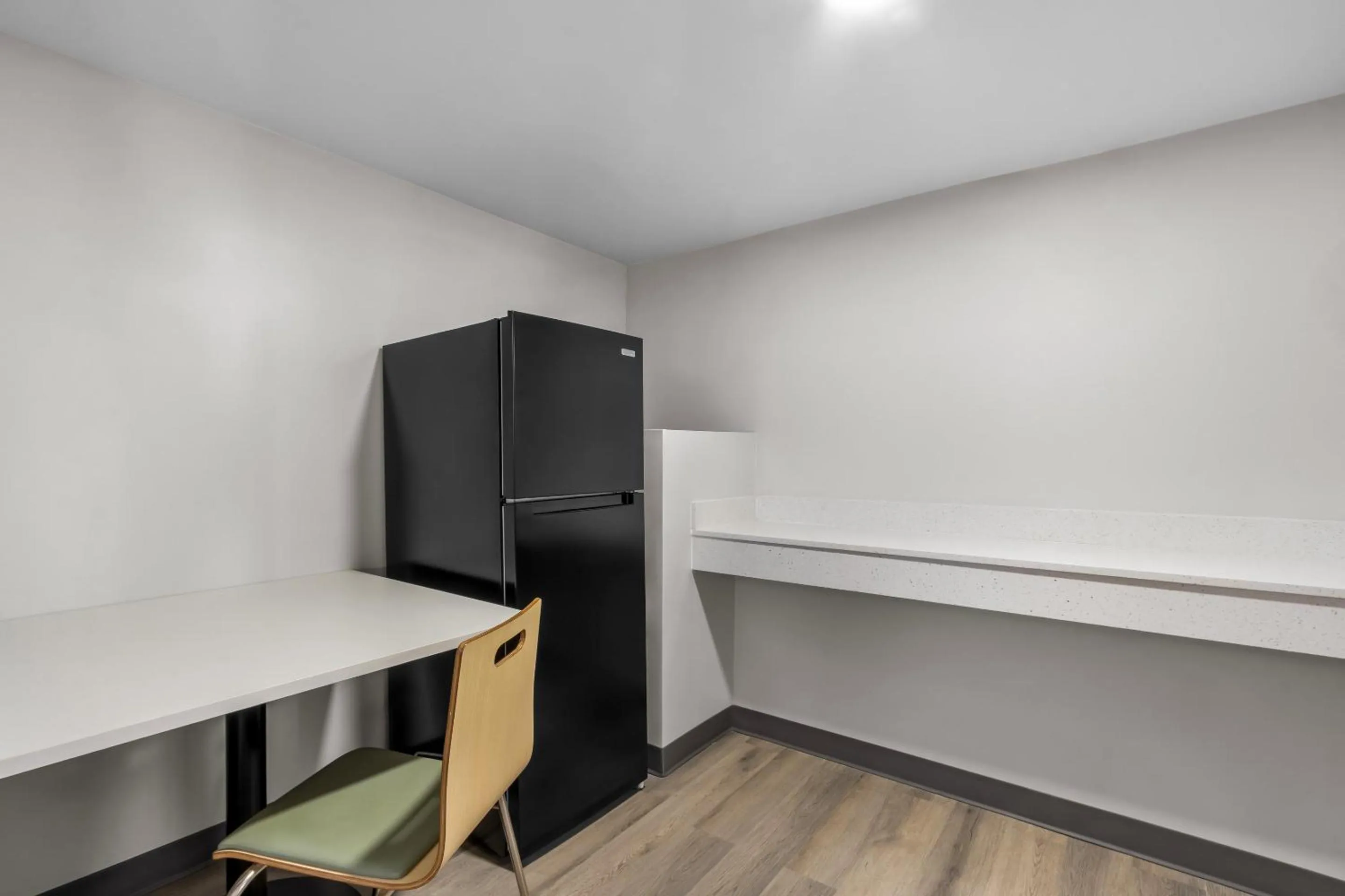 Photo of the whole room in Red Roof Inn Miami, AZ