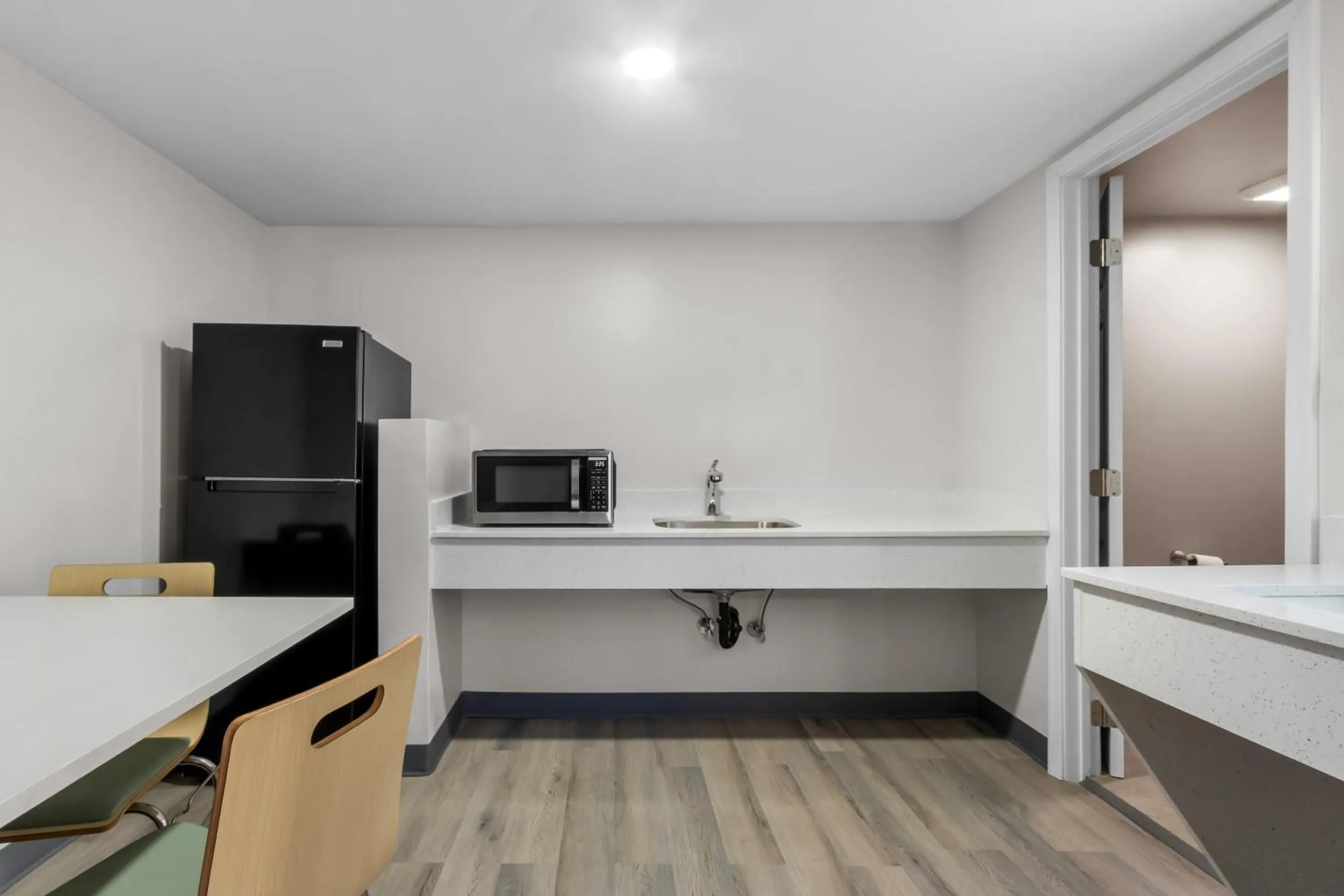 Photo of the whole room in Red Roof Inn Miami, AZ