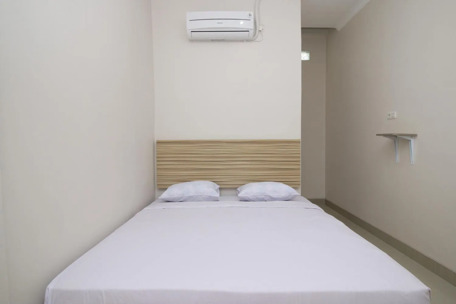 Bed in RedDoorz near Jalan Kolonel Haji Burlian Palembang