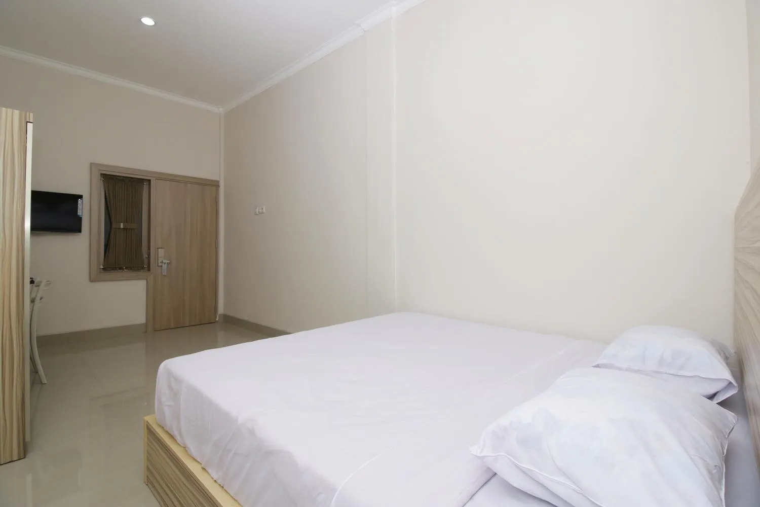 Bed in RedDoorz near Jalan Kolonel Haji Burlian Palembang