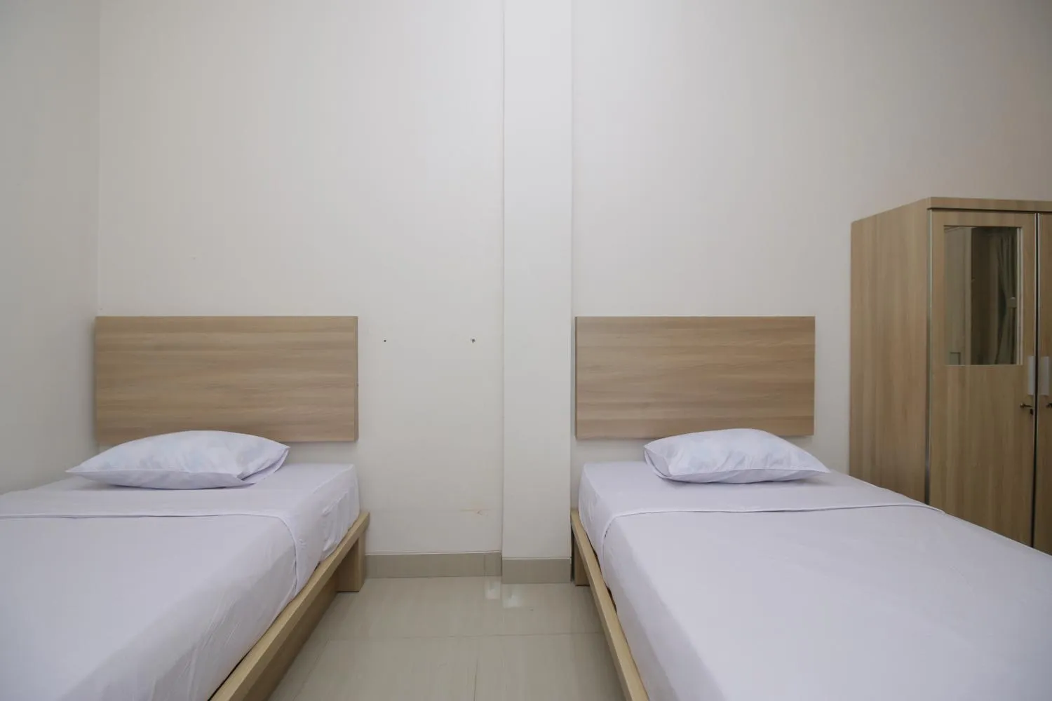 Bed in RedDoorz near Jalan Kolonel Haji Burlian Palembang