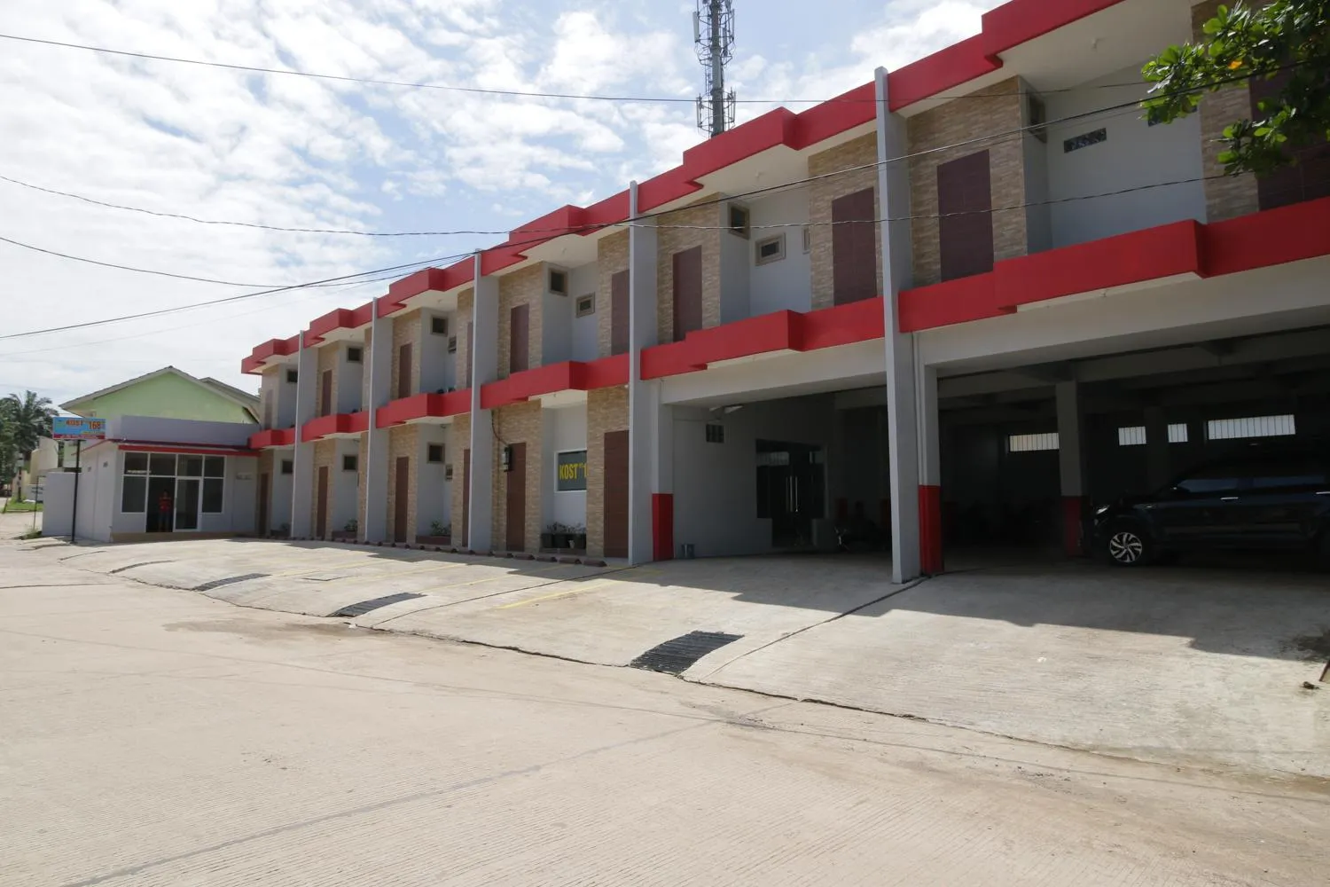Property building in RedDoorz near Jalan Kolonel Haji Burlian Palembang