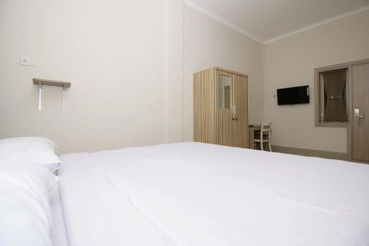 Bed in RedDoorz near Jalan Kolonel Haji Burlian Palembang