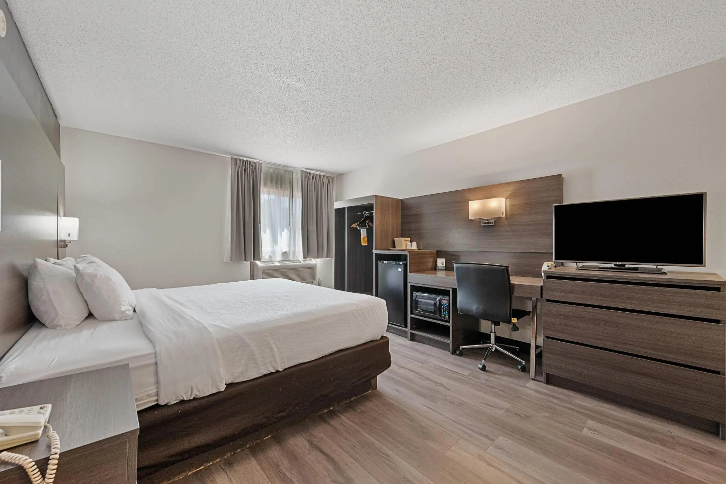 Bedroom, Bed in Quality Inn Spearfish I-90