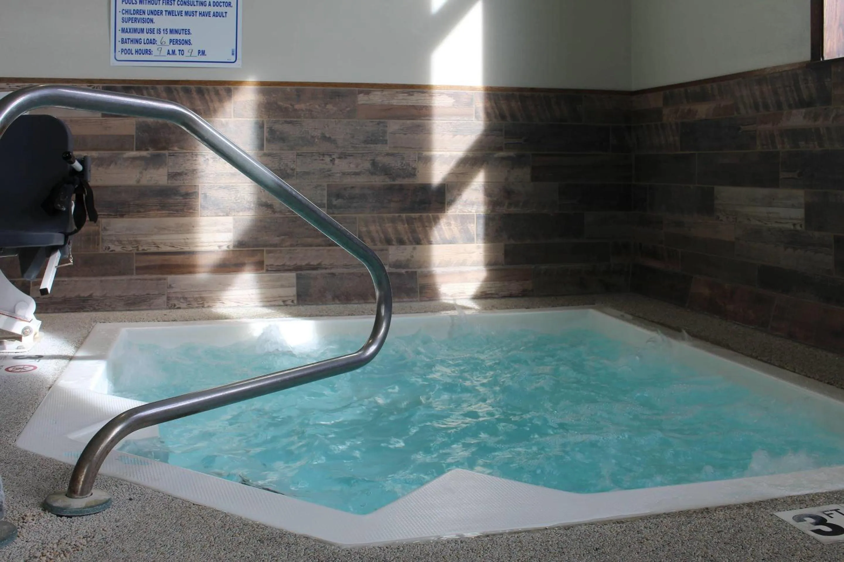 Swimming pool in Quality Inn Spearfish I-90