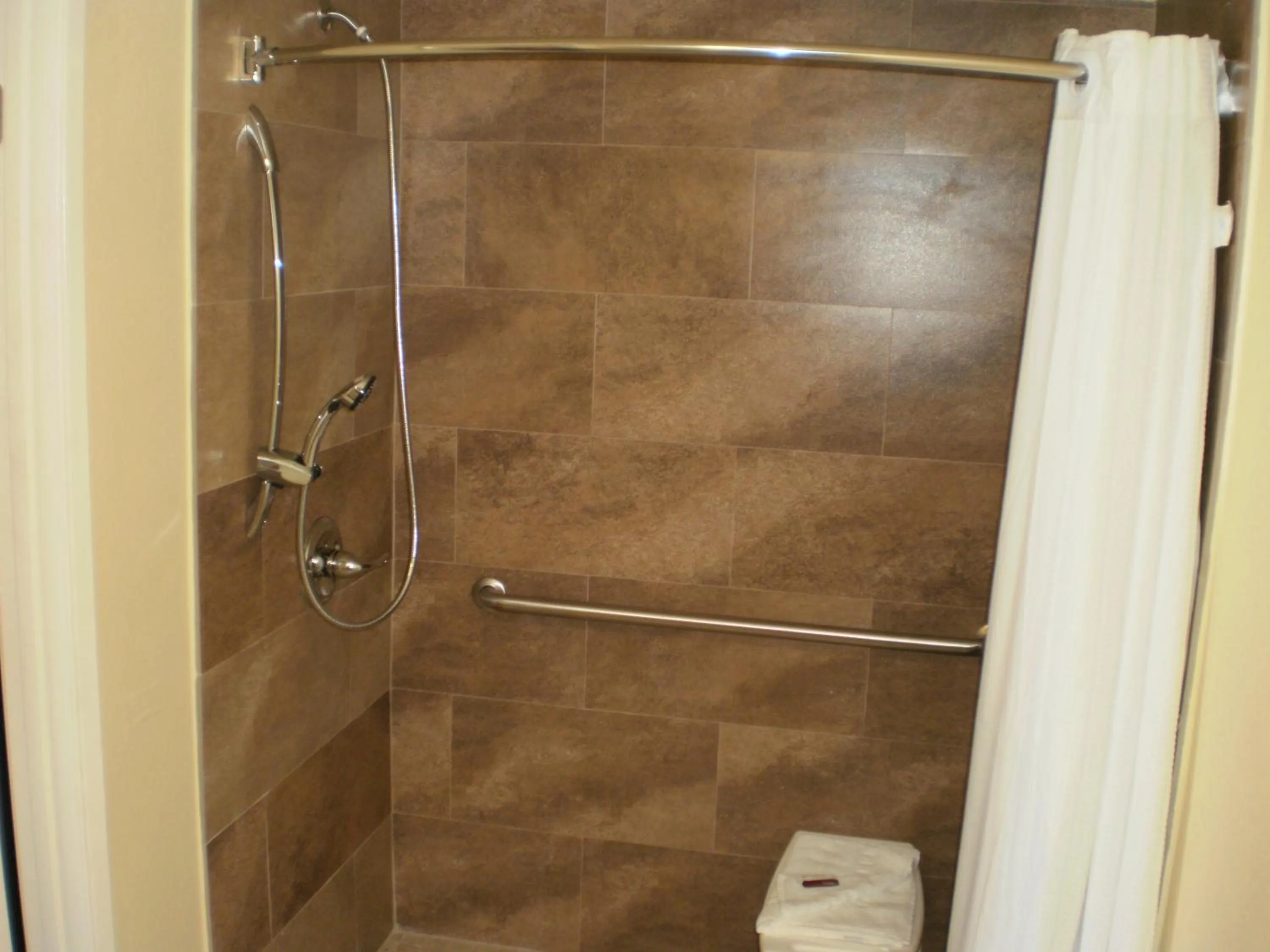 Shower in Executive Inn Mojave