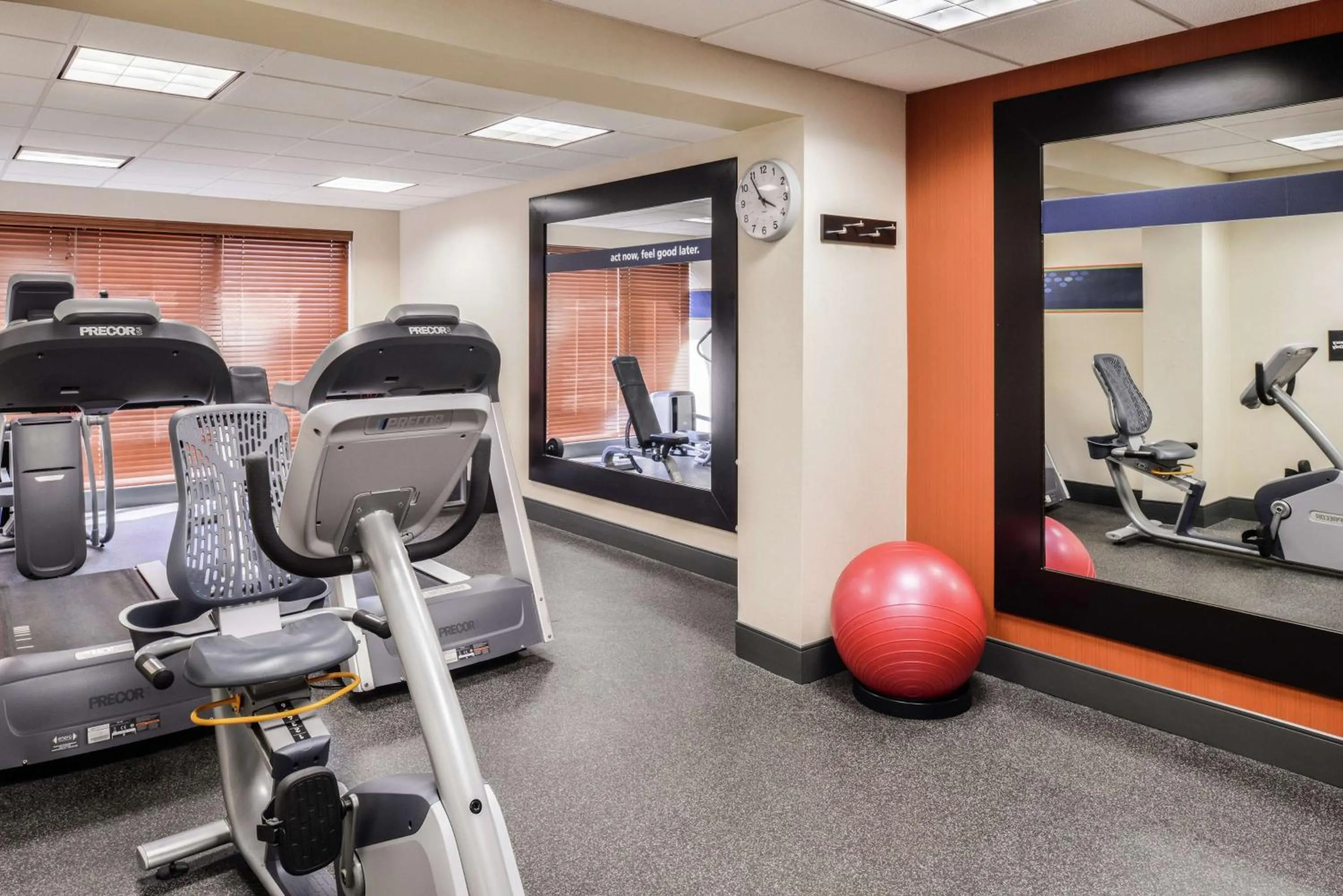 Fitness centre/facilities in Hampton Inn Martinsburg