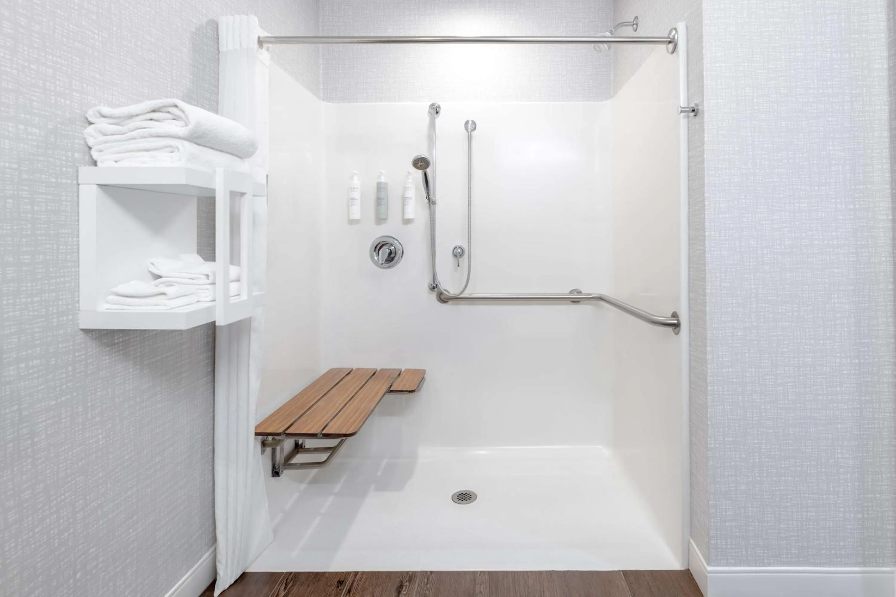 Bathroom in Hampton Inn Martinsburg