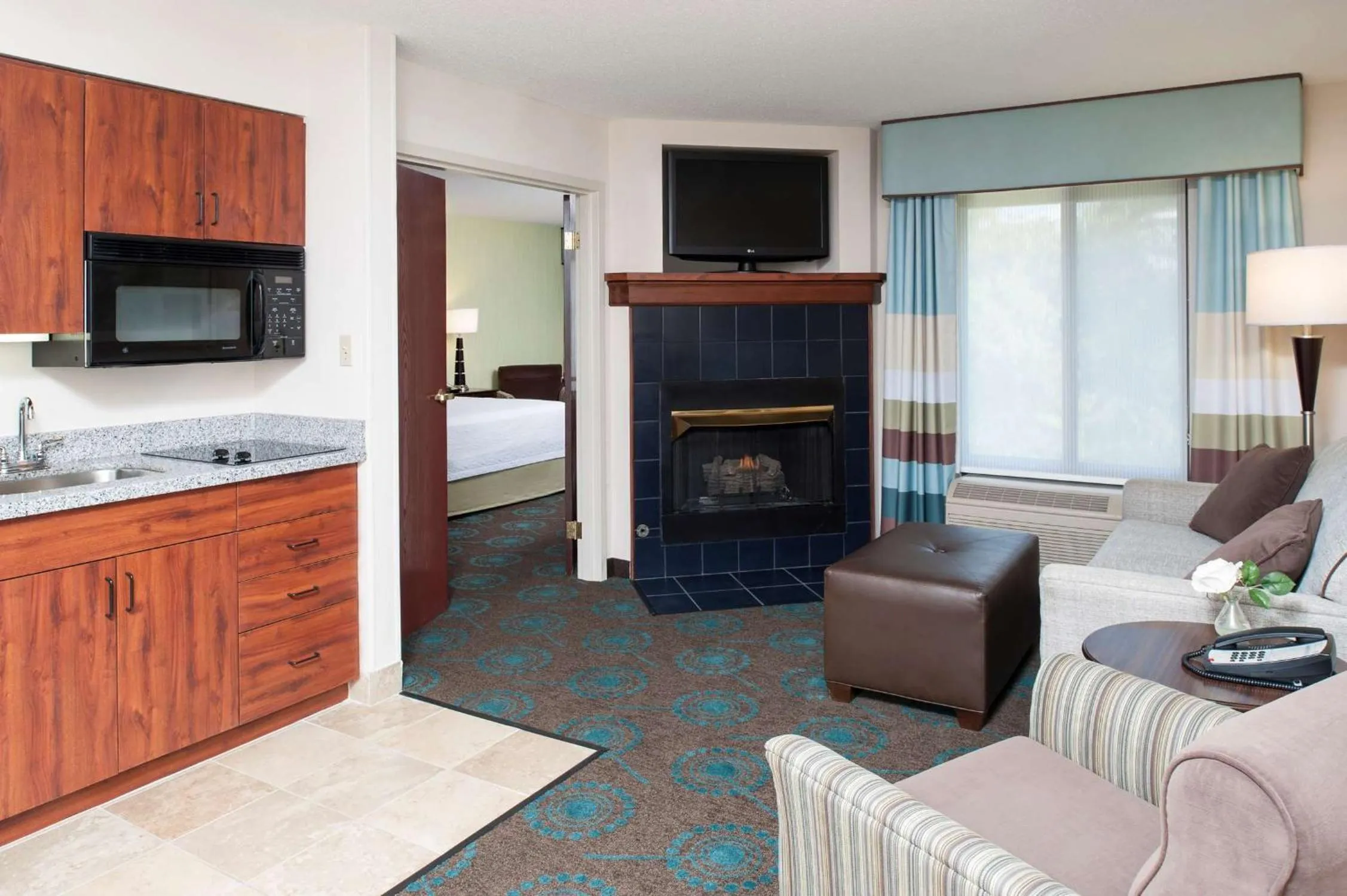 Kitchen or kitchenette, Bed in Hampton Inn & Suites Kokomo