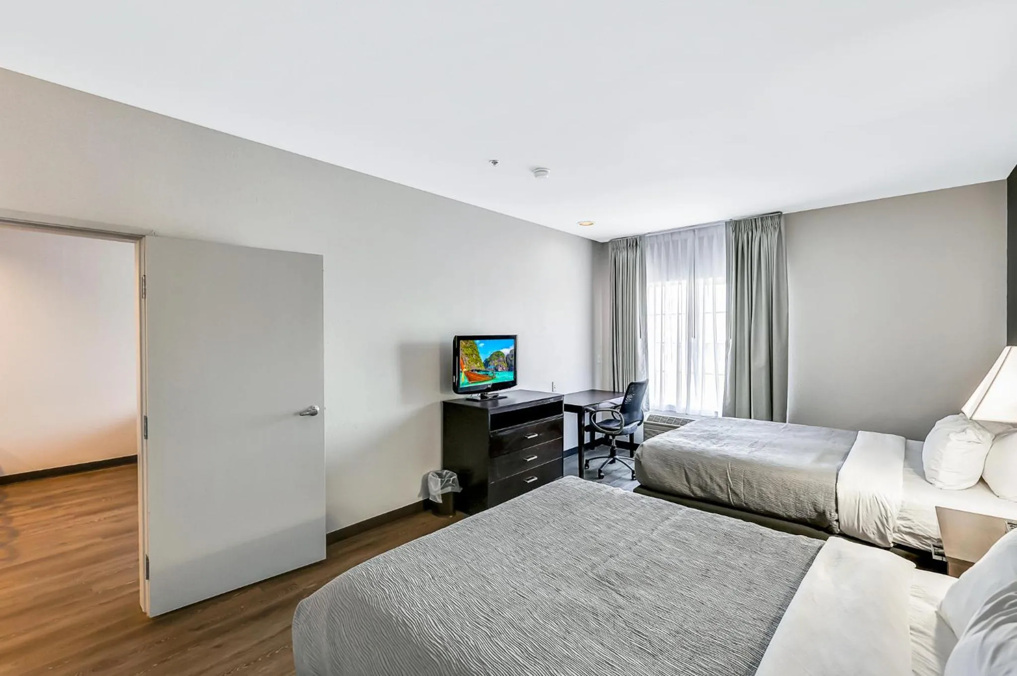 Bedroom, Bed in Quality Inn & Suites of Liberty Lake