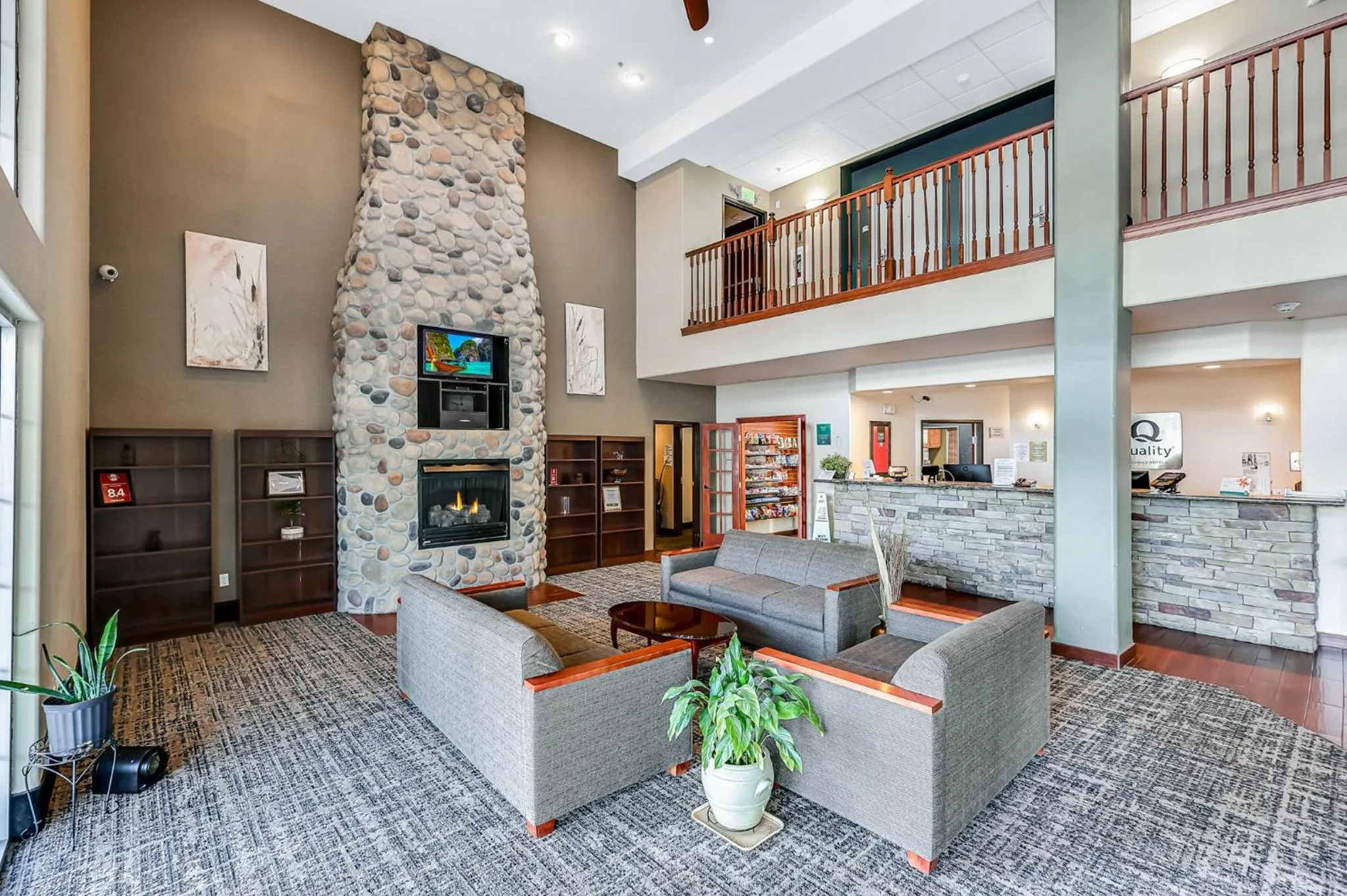 Communal lounge/ TV room in Quality Inn & Suites of Liberty Lake