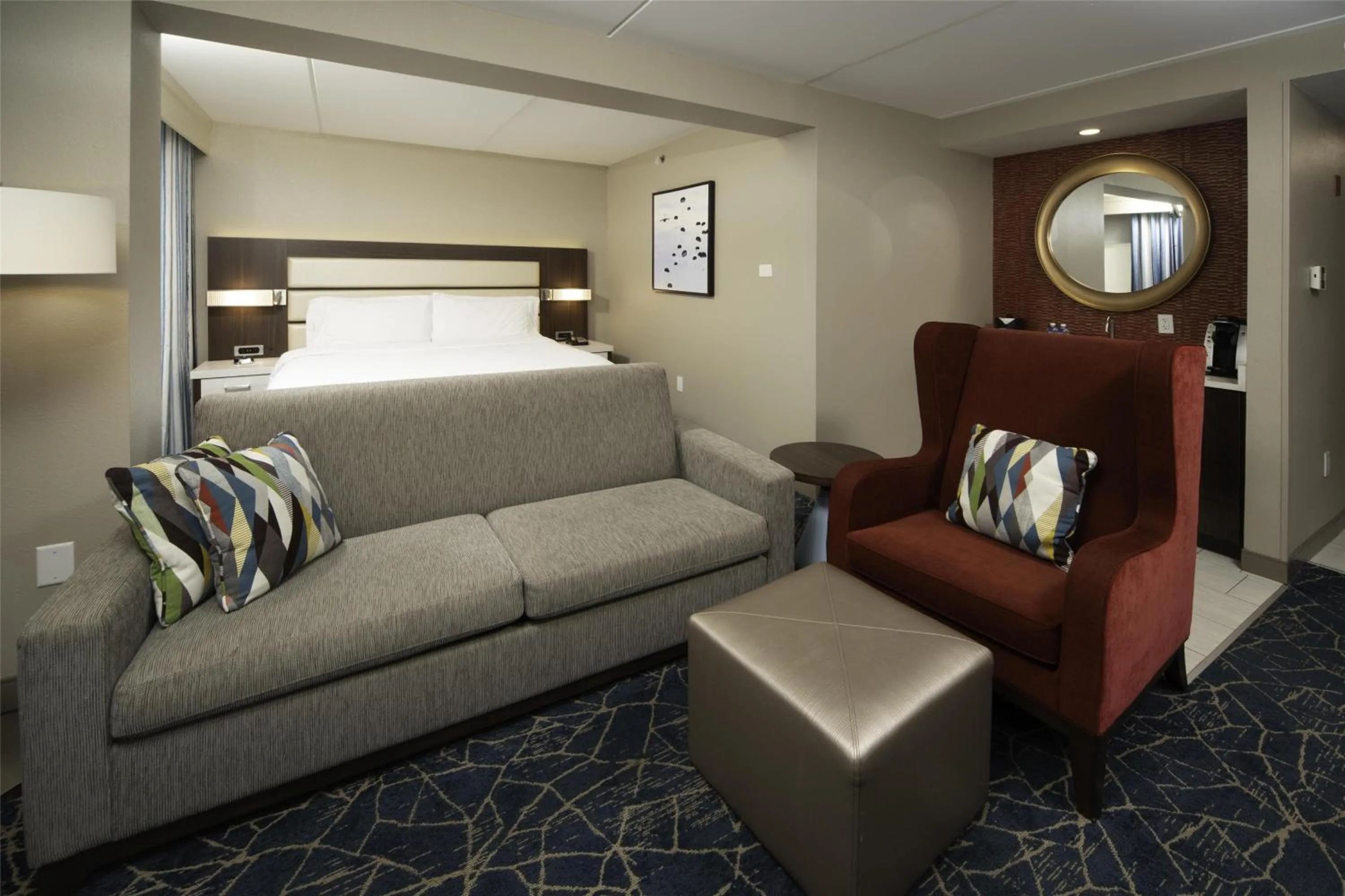 Living room, Bed in Hilton Garden Inn Fayetteville/Fort Bragg