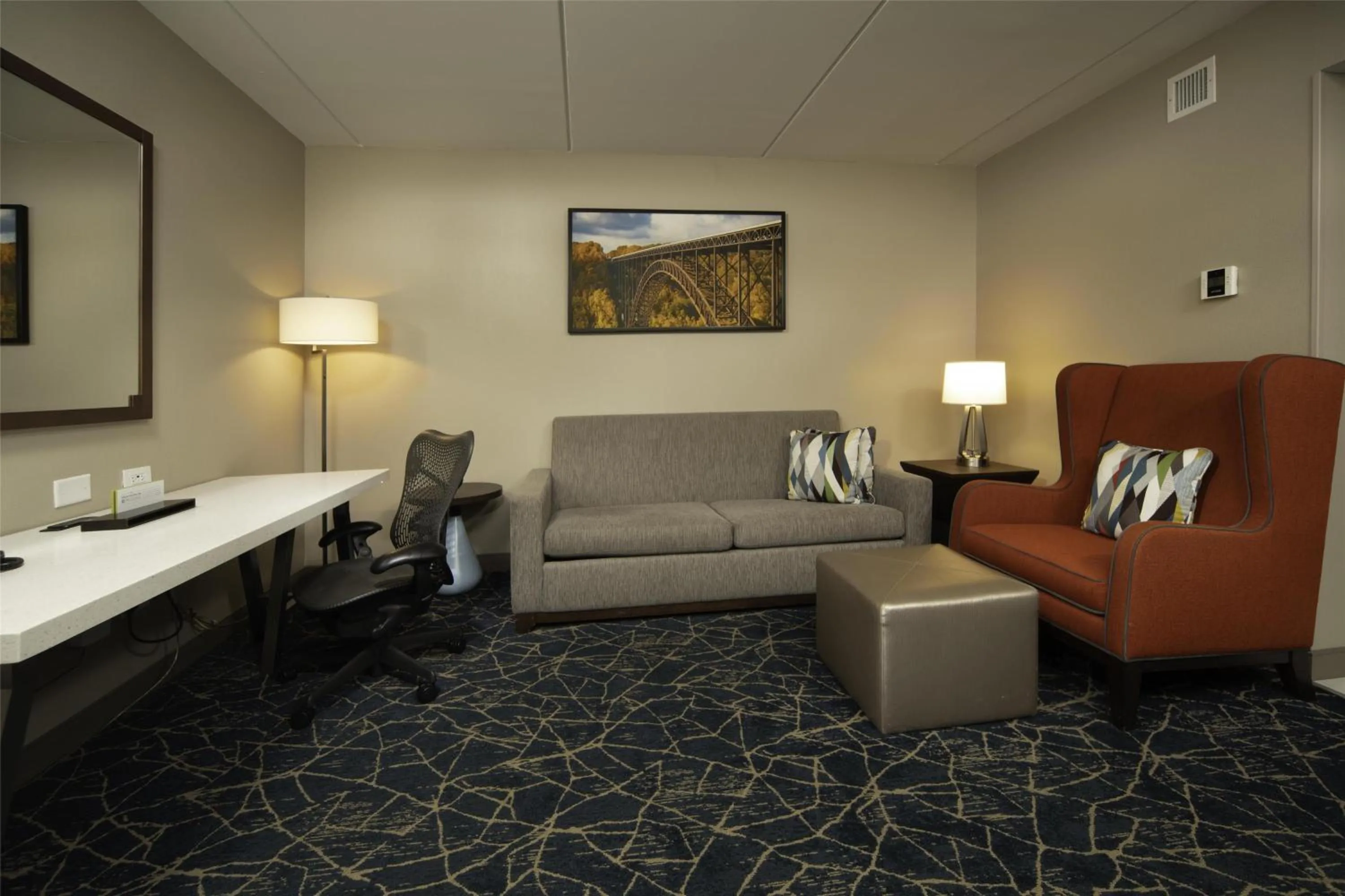 Living room in Hilton Garden Inn Fayetteville/Fort Bragg