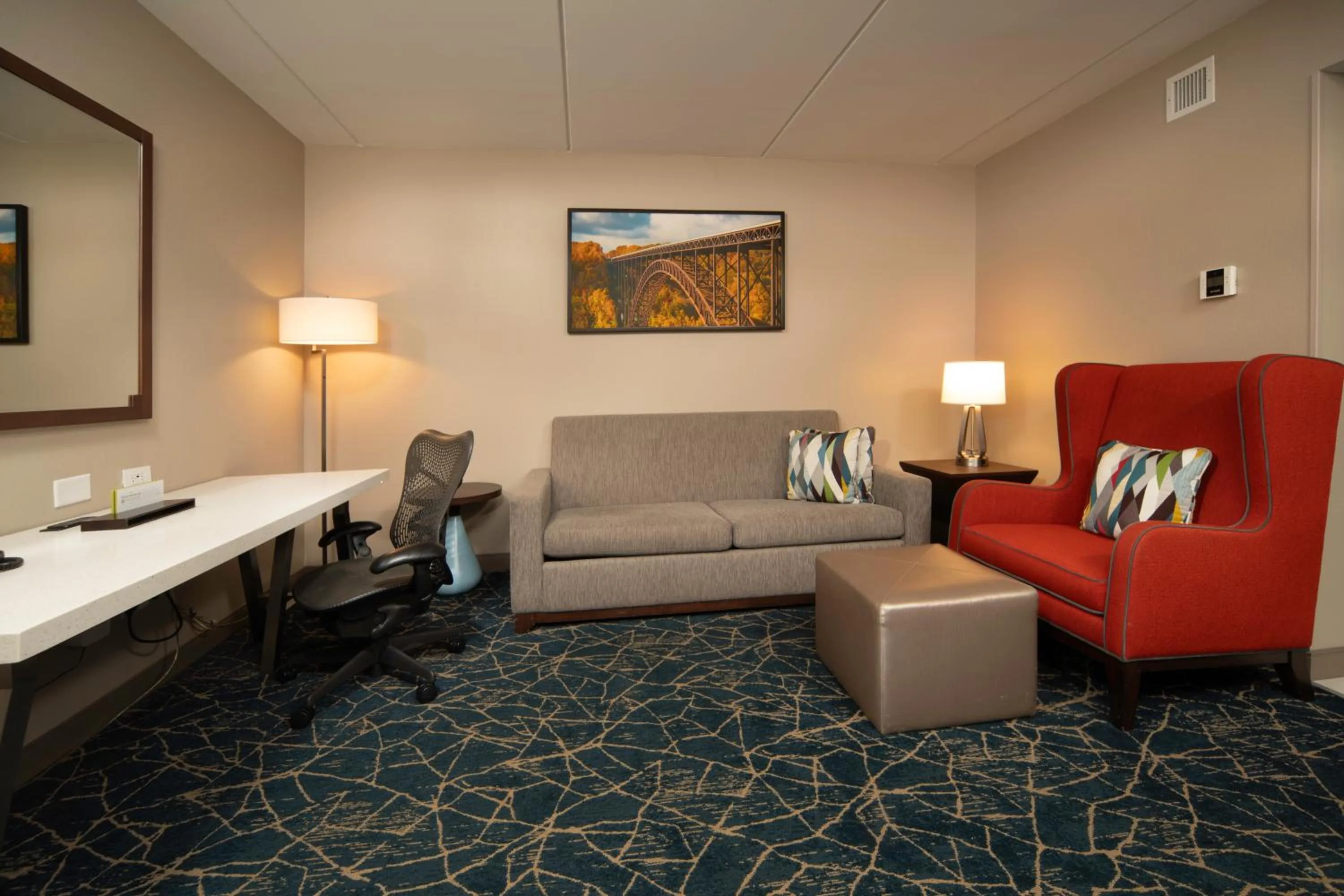 Living room in Hilton Garden Inn Fayetteville/Fort Bragg