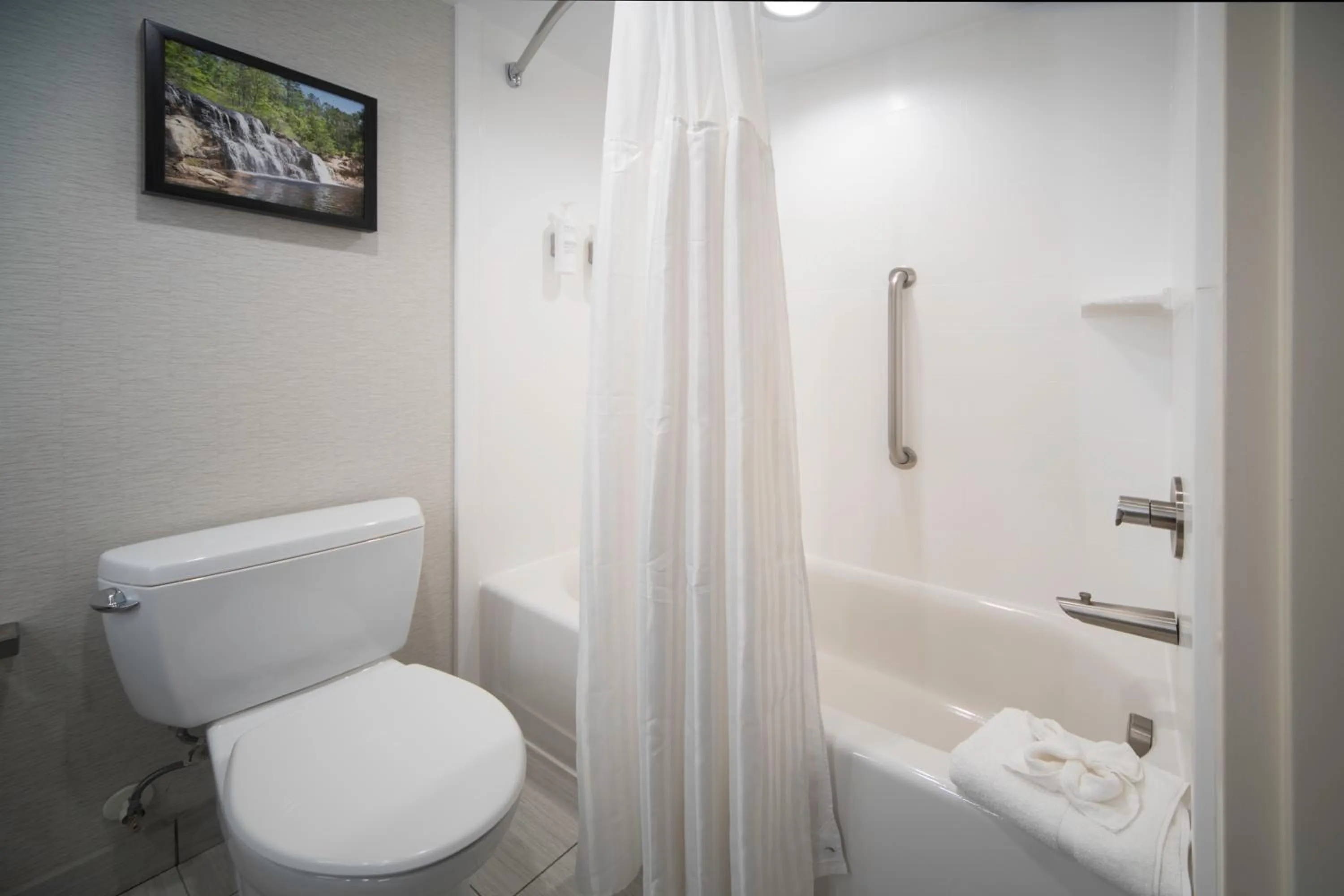 Bathroom in Hilton Garden Inn Fayetteville/Fort Bragg