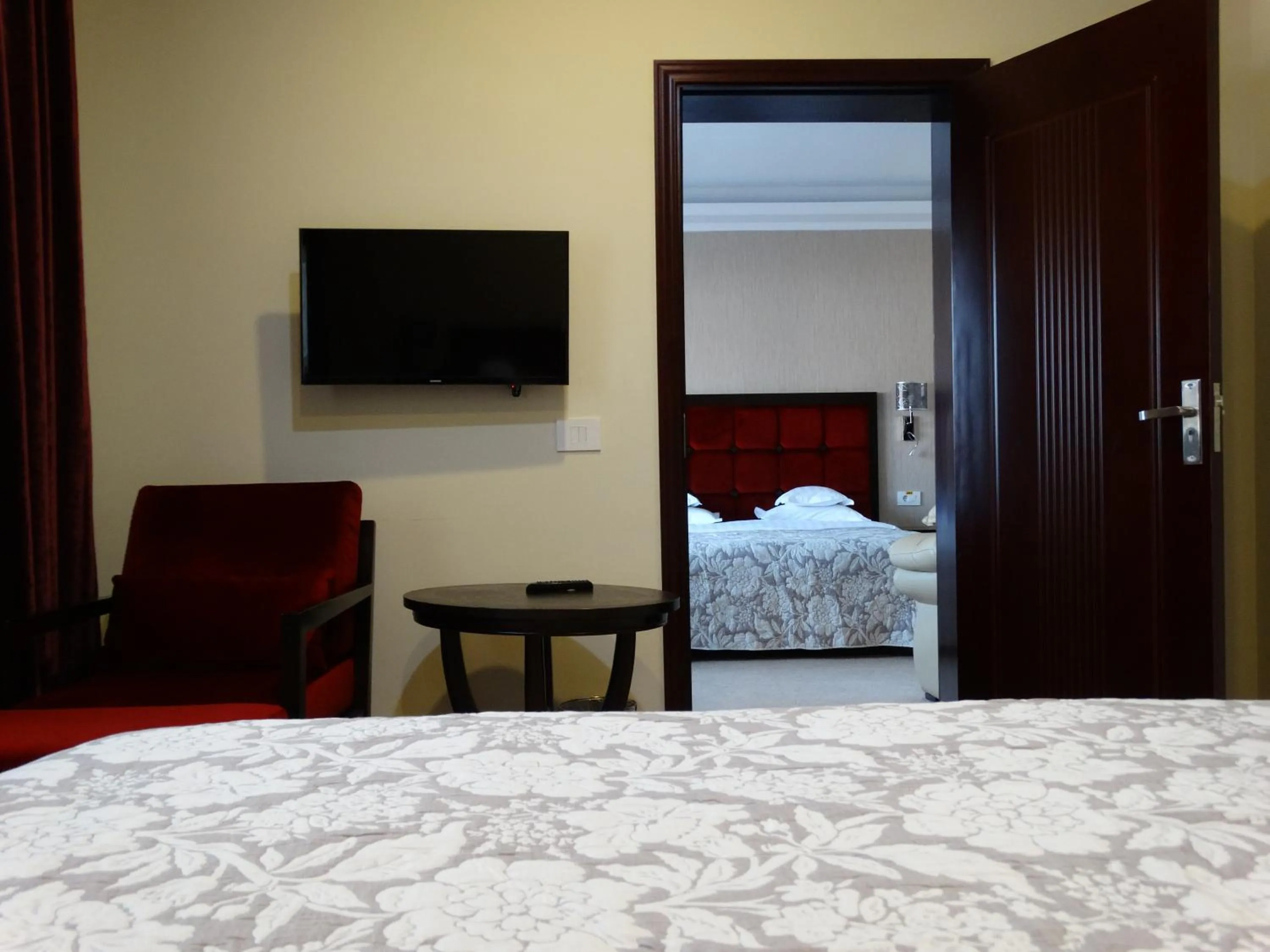 Bed in Hotel Terra Iasi