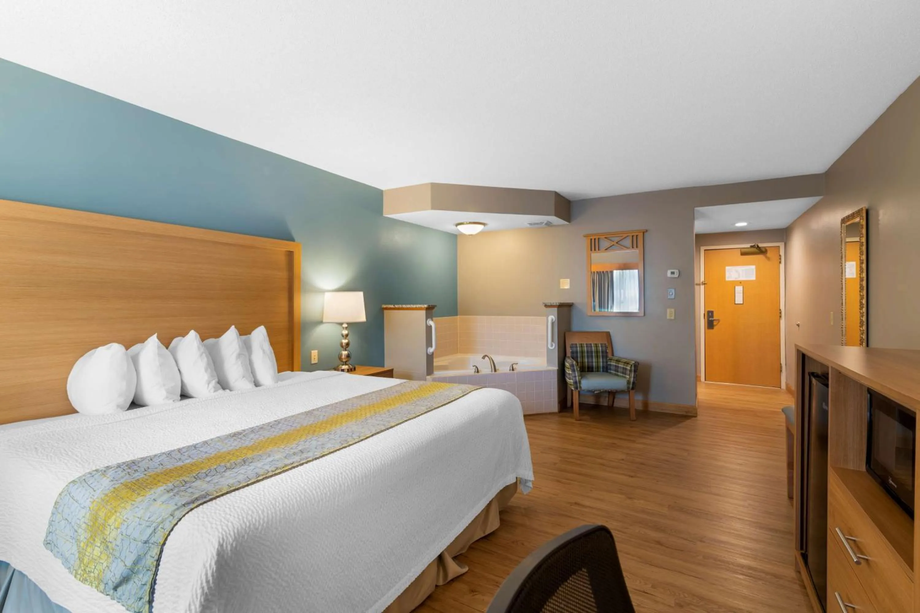 Bedroom, Bed in Best Western PLUS Executive Court Inn & Conference Center