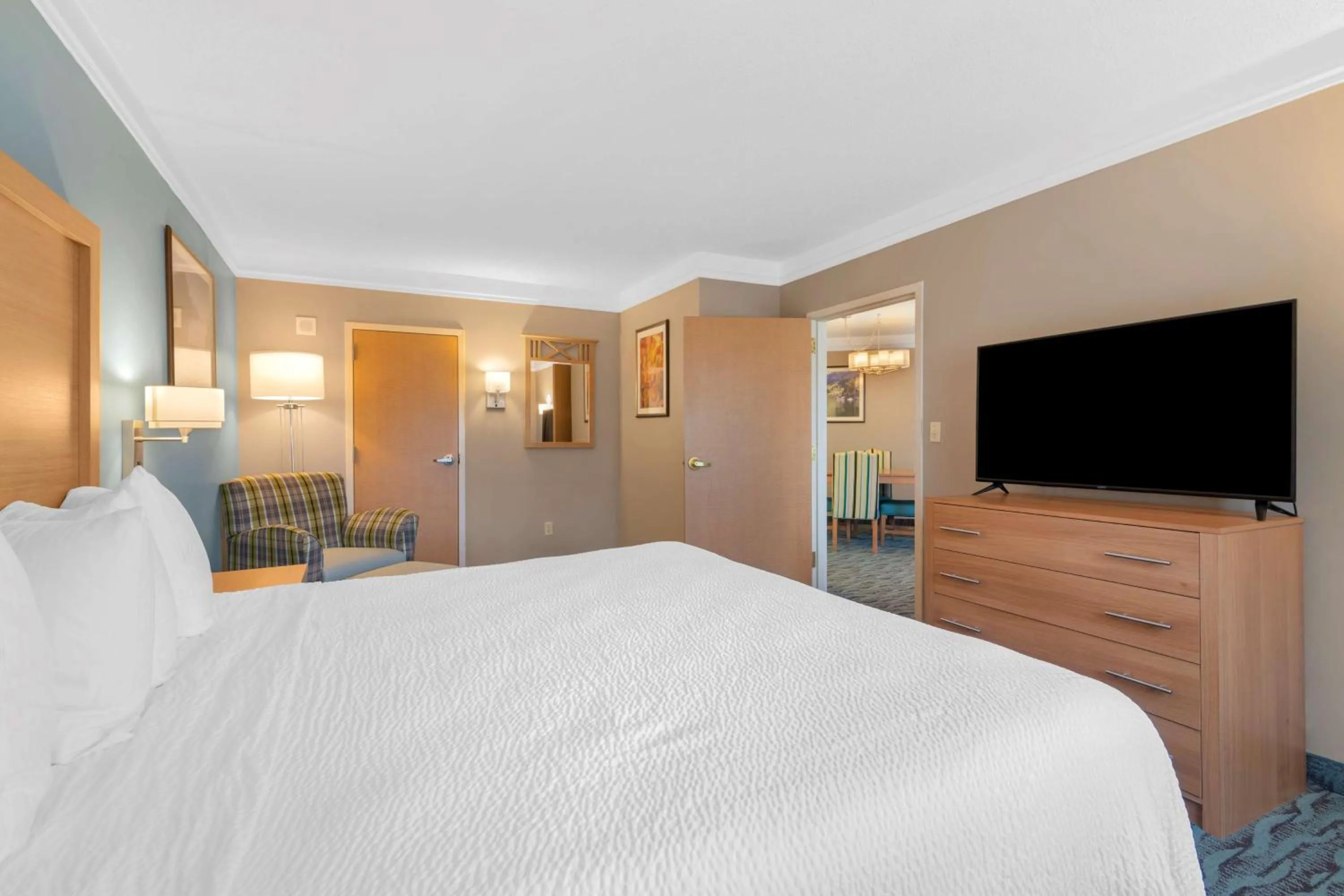 Bedroom, Bed in Best Western PLUS Executive Court Inn & Conference Center