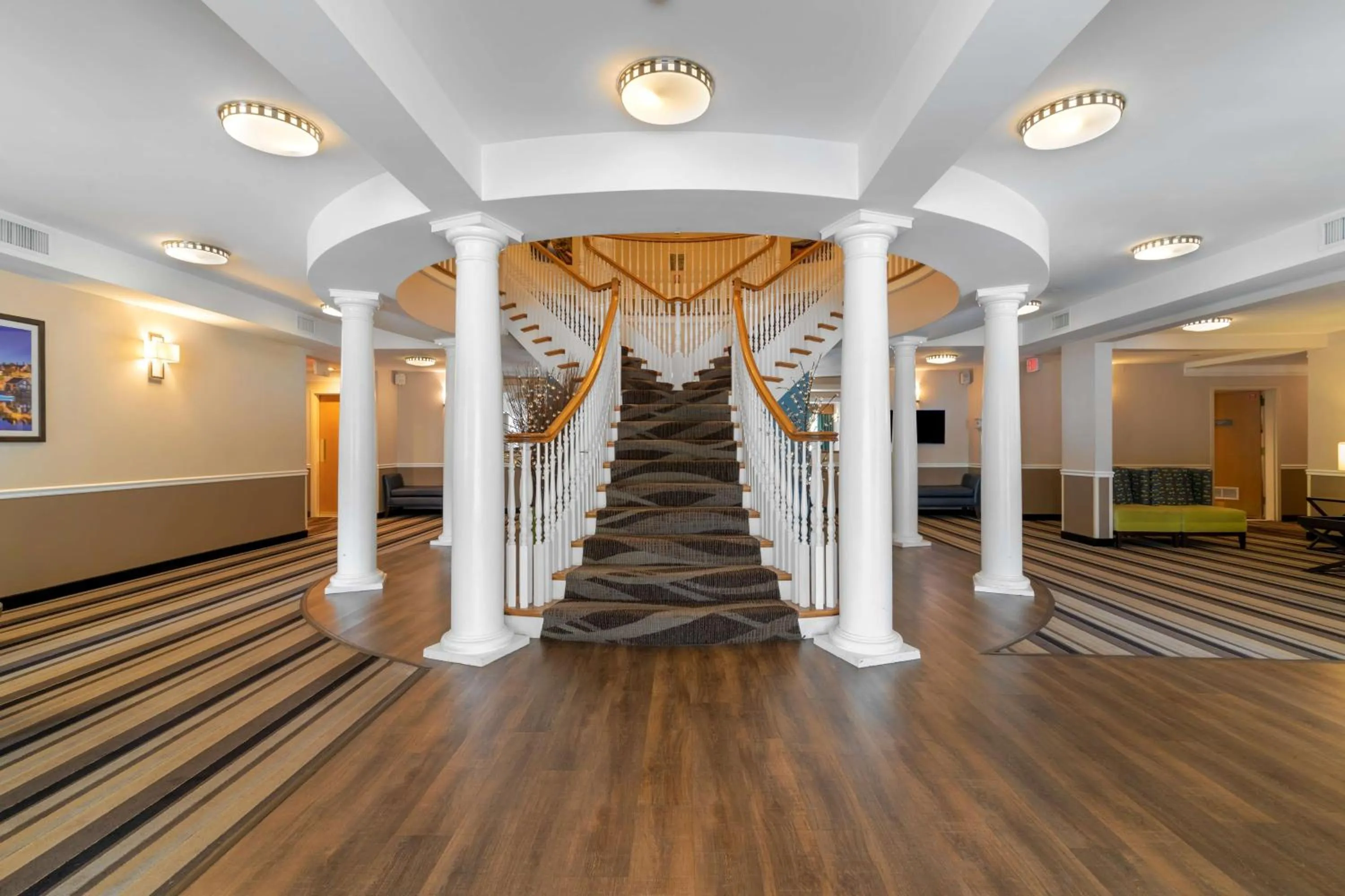 Lobby or reception in Best Western PLUS Executive Court Inn & Conference Center