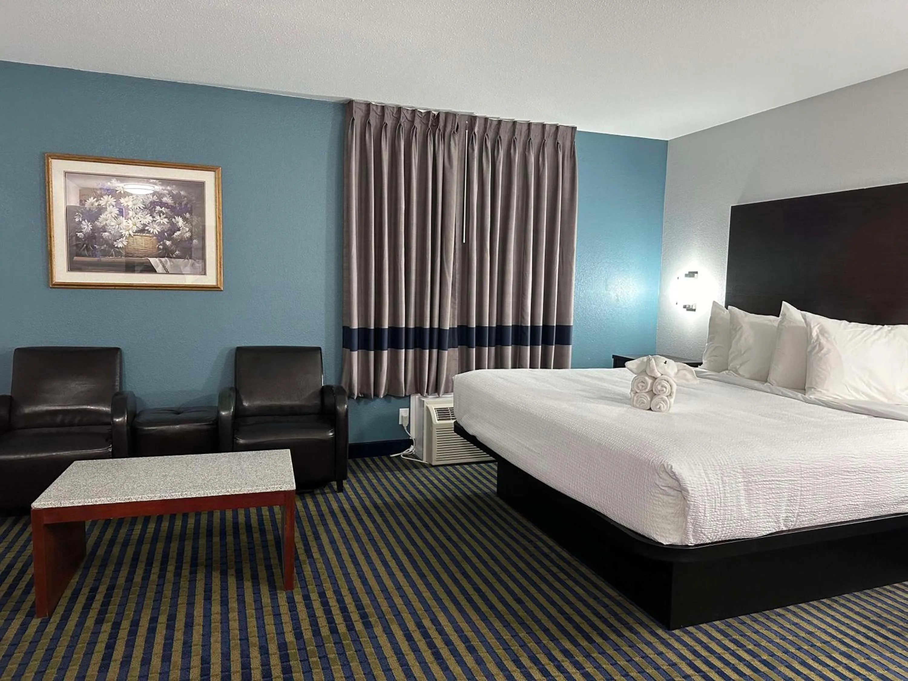 Bedroom, Bed in SureStay Plus by Best Western Brooks