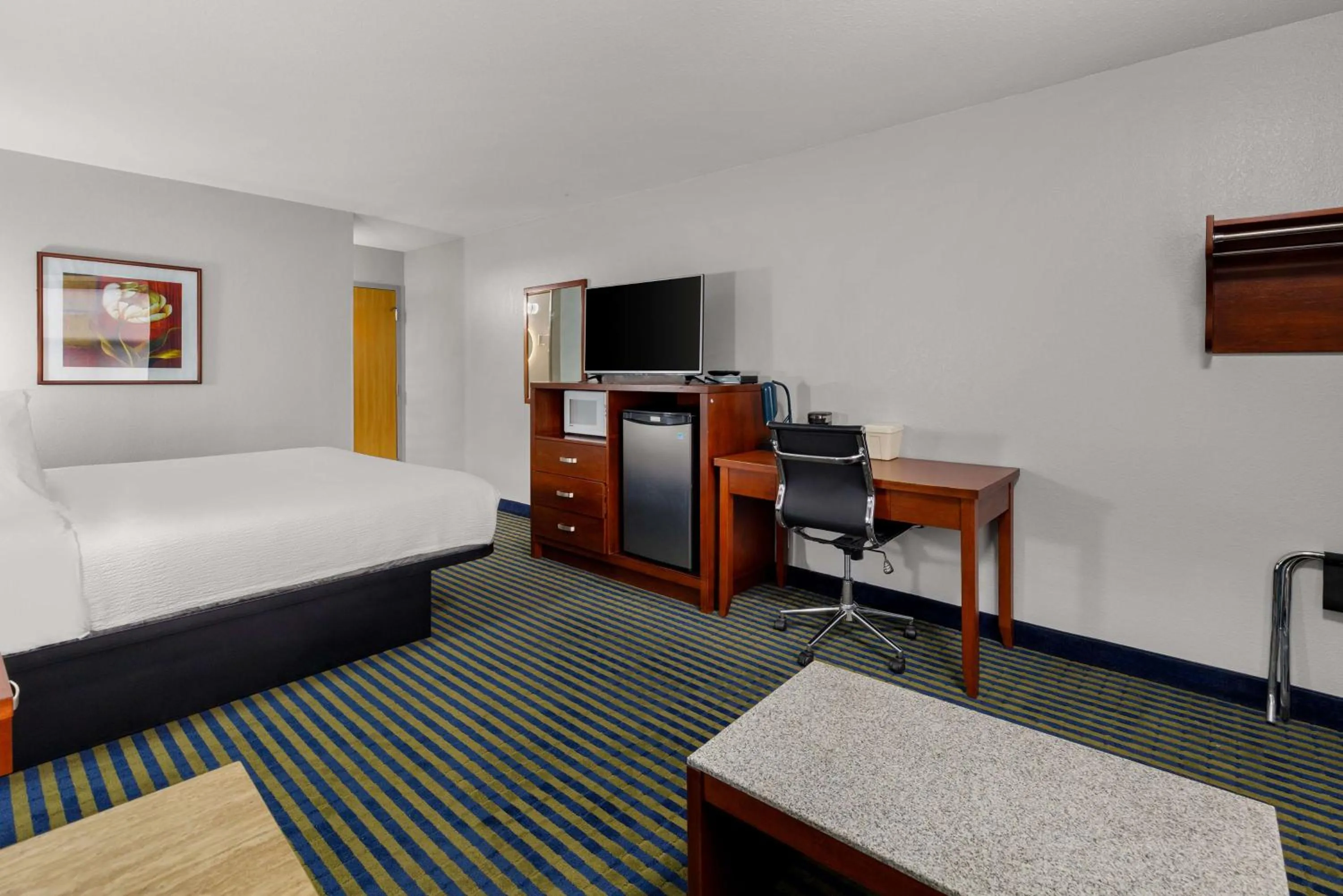 Bed in SureStay Plus by Best Western Brooks