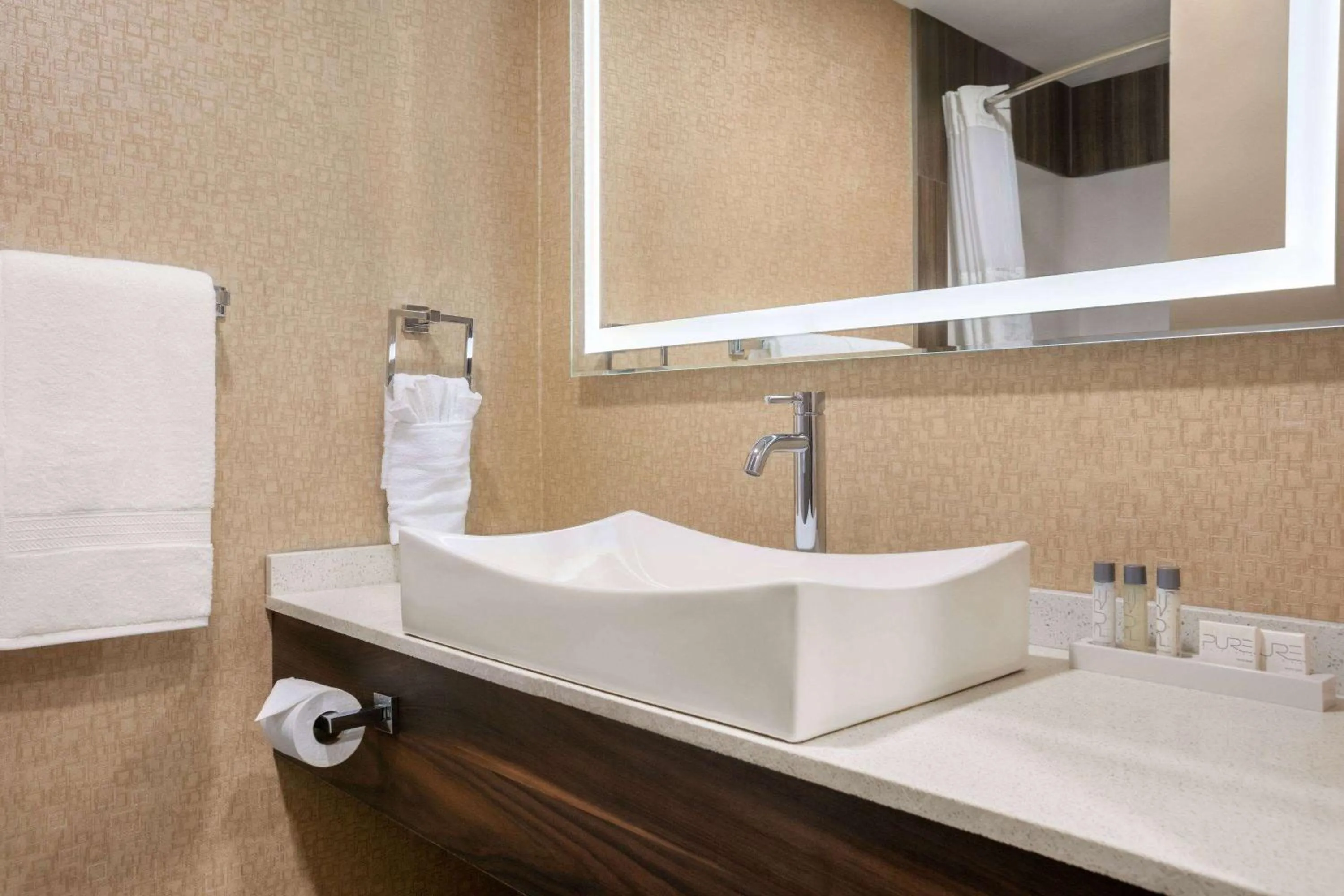 TV and multimedia in Baymont by Wyndham Medicine Hat