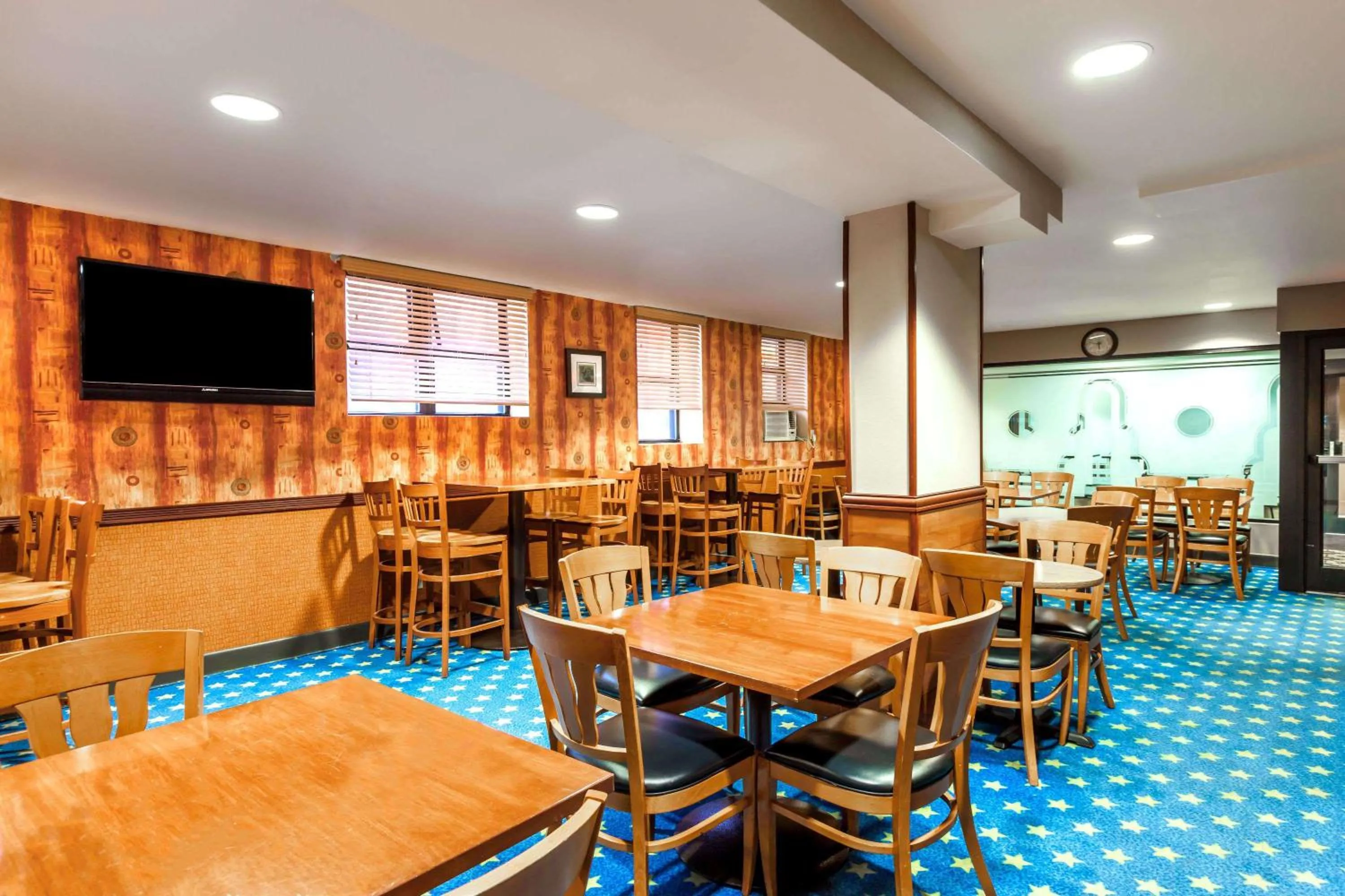 Restaurant/places to eat in Ramada by Wyndham Jersey City