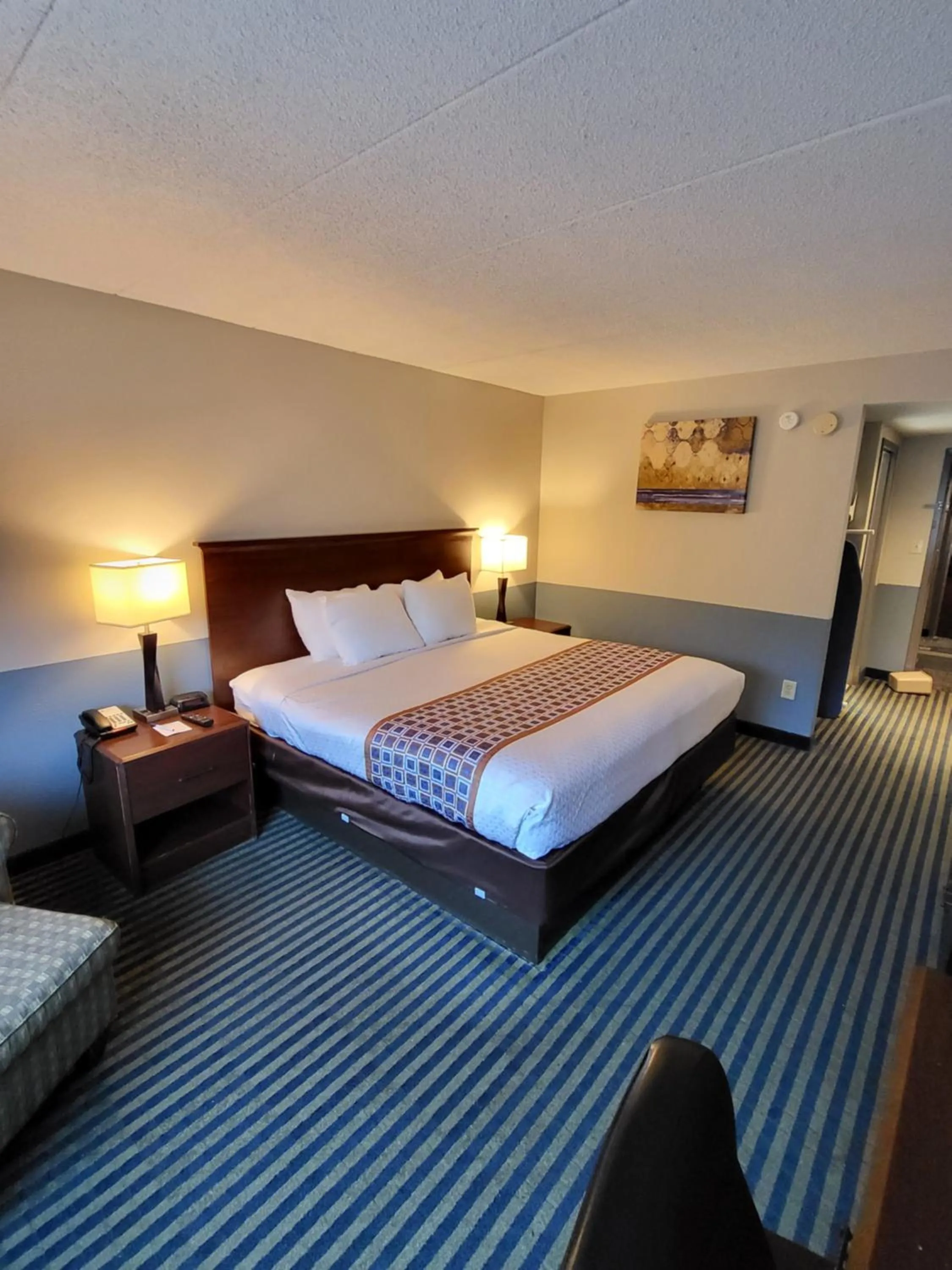 Bed in Best Western Burlington Inn