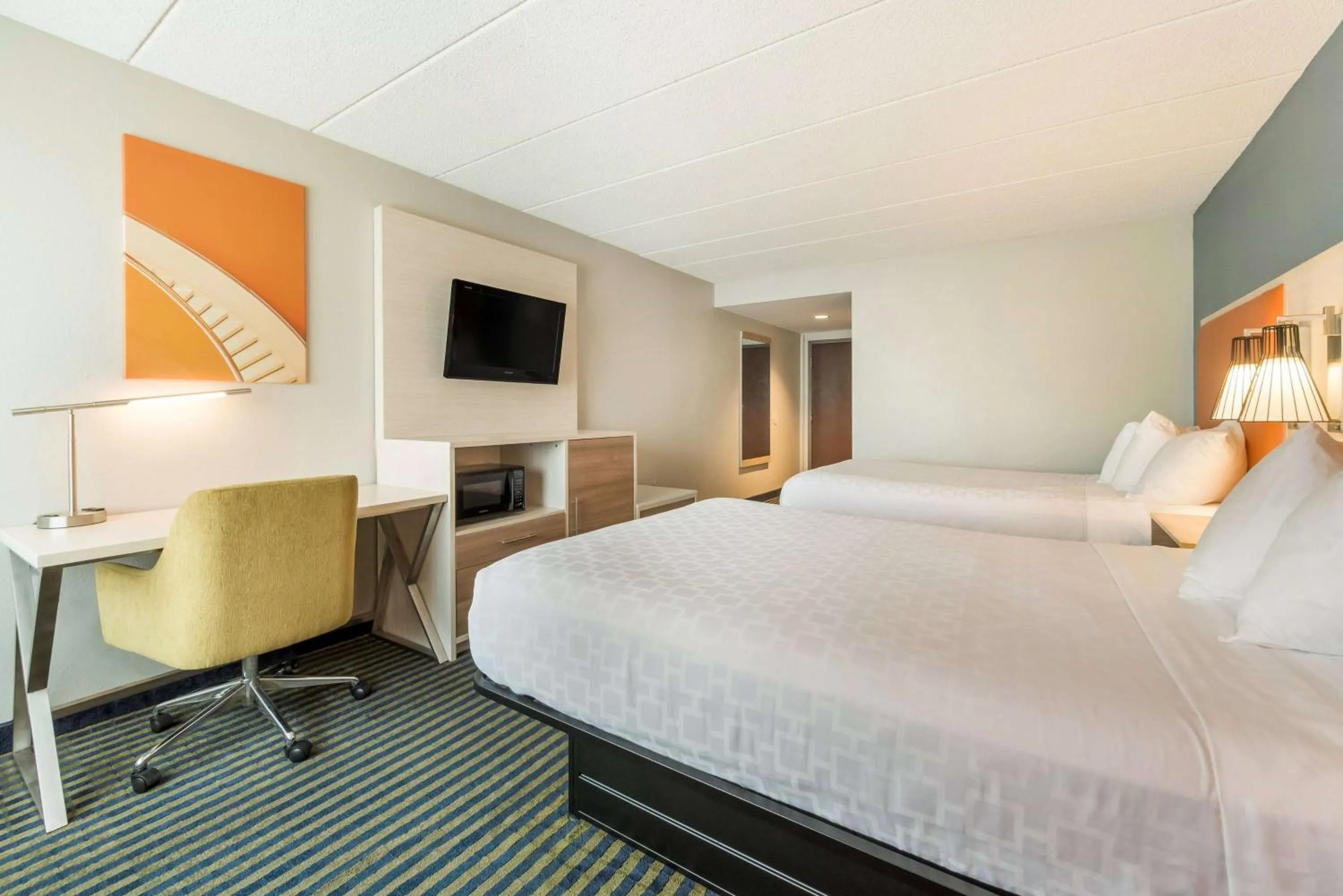 Photo of the whole room, Bed in Best Western Burlington Inn