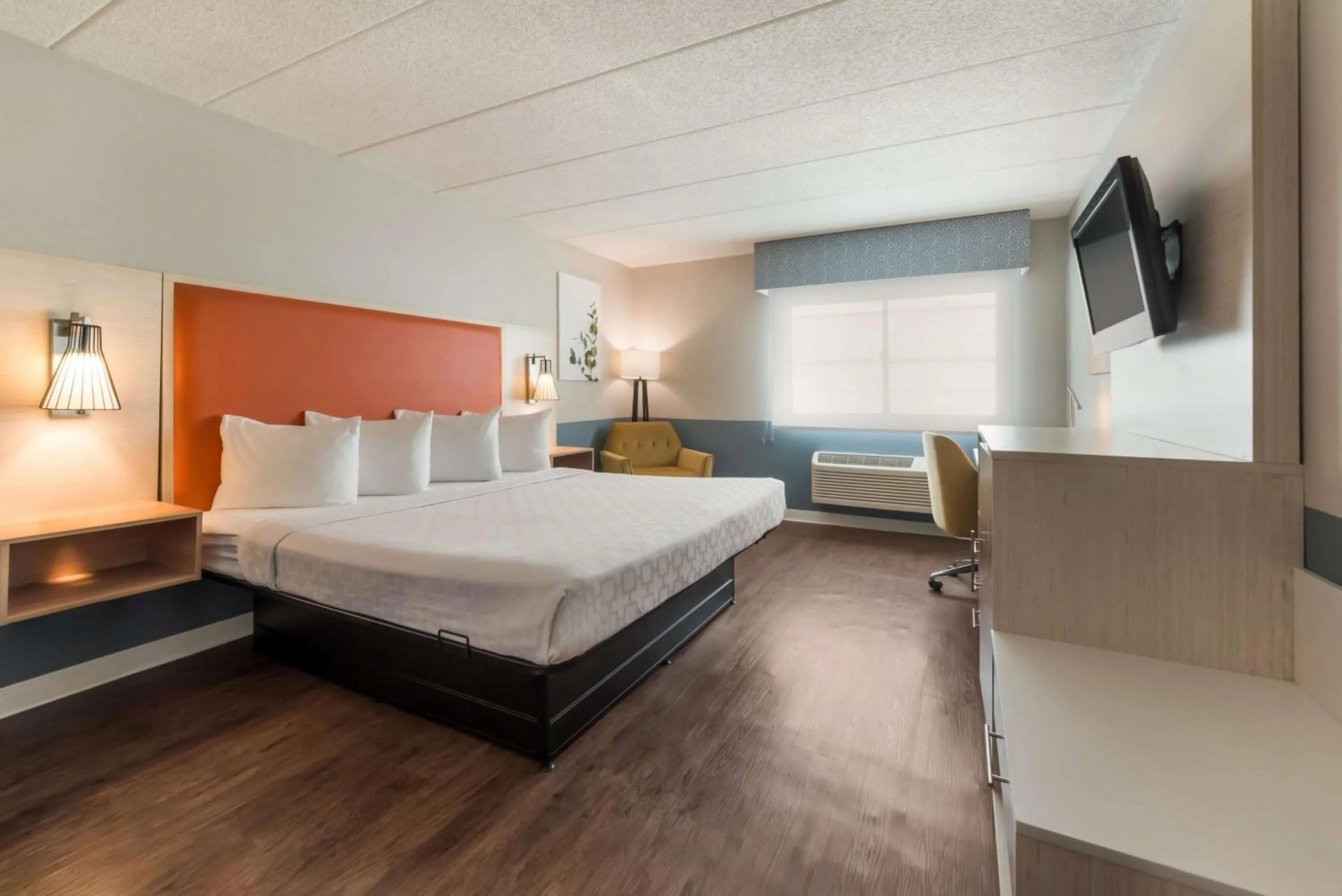 Photo of the whole room, Bed in Baymont by Wyndham Westampton