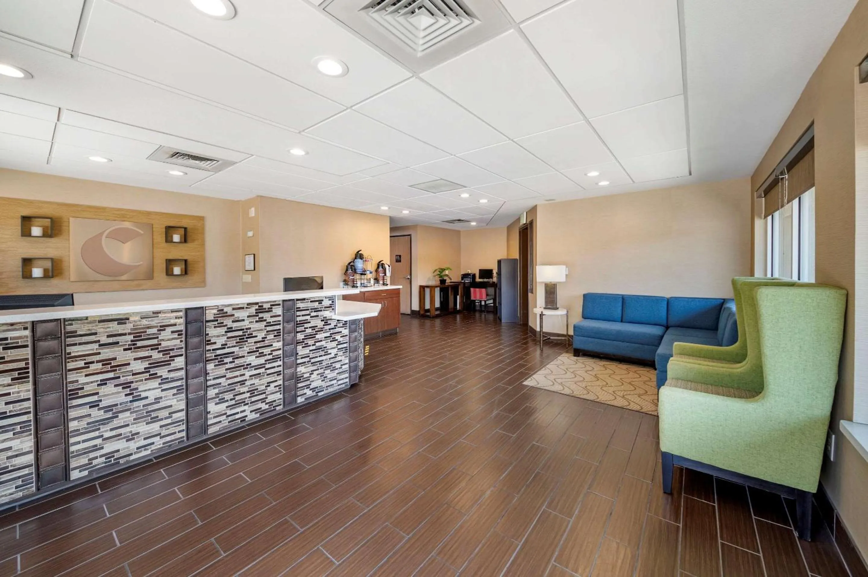 Lobby or reception in THE ATRIUM HOTEL SFO AIRPORT - FREE Shuttle & Breakfast