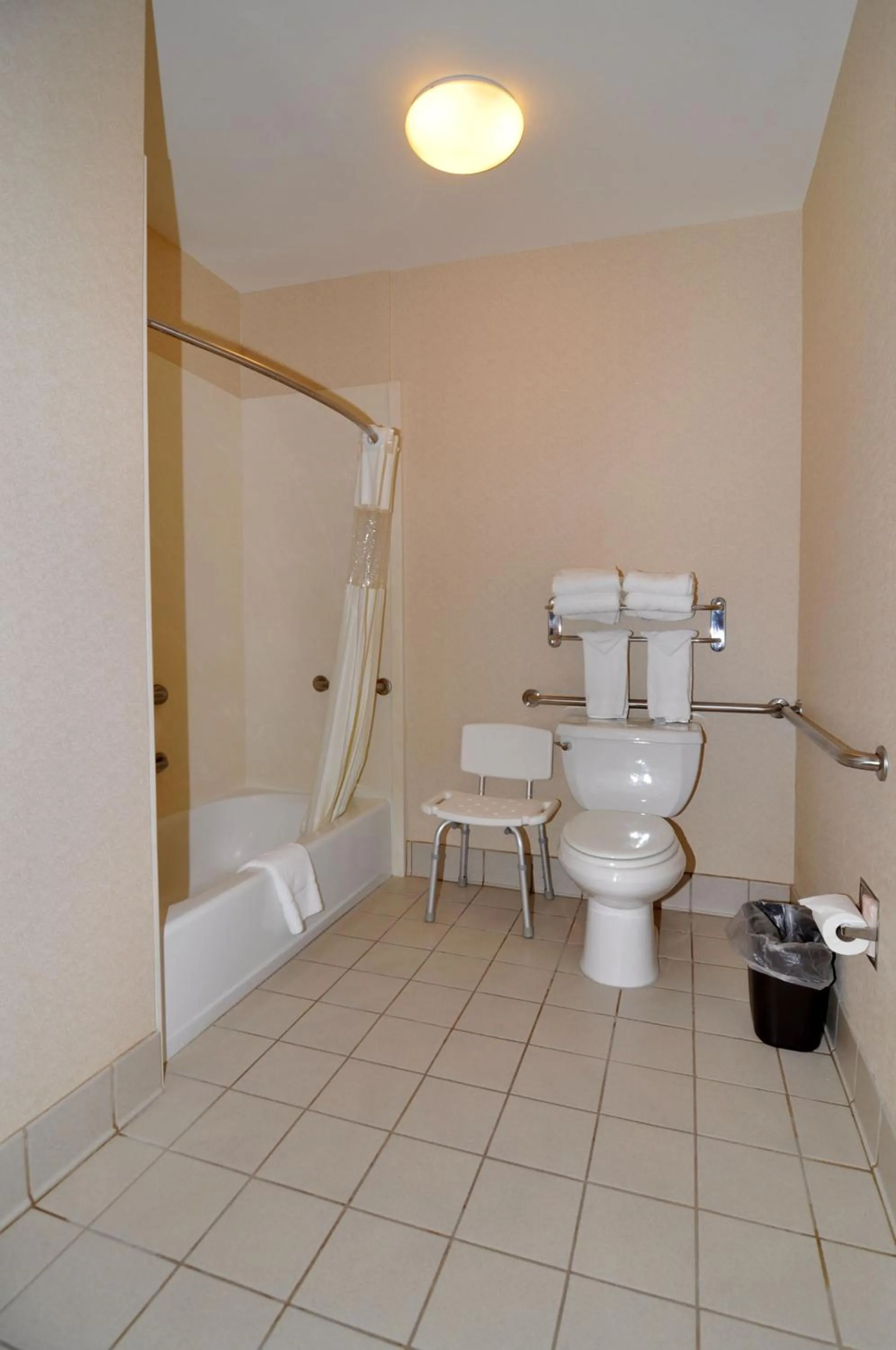 Bathroom in THE ATRIUM HOTEL SFO AIRPORT - FREE Shuttle & Breakfast