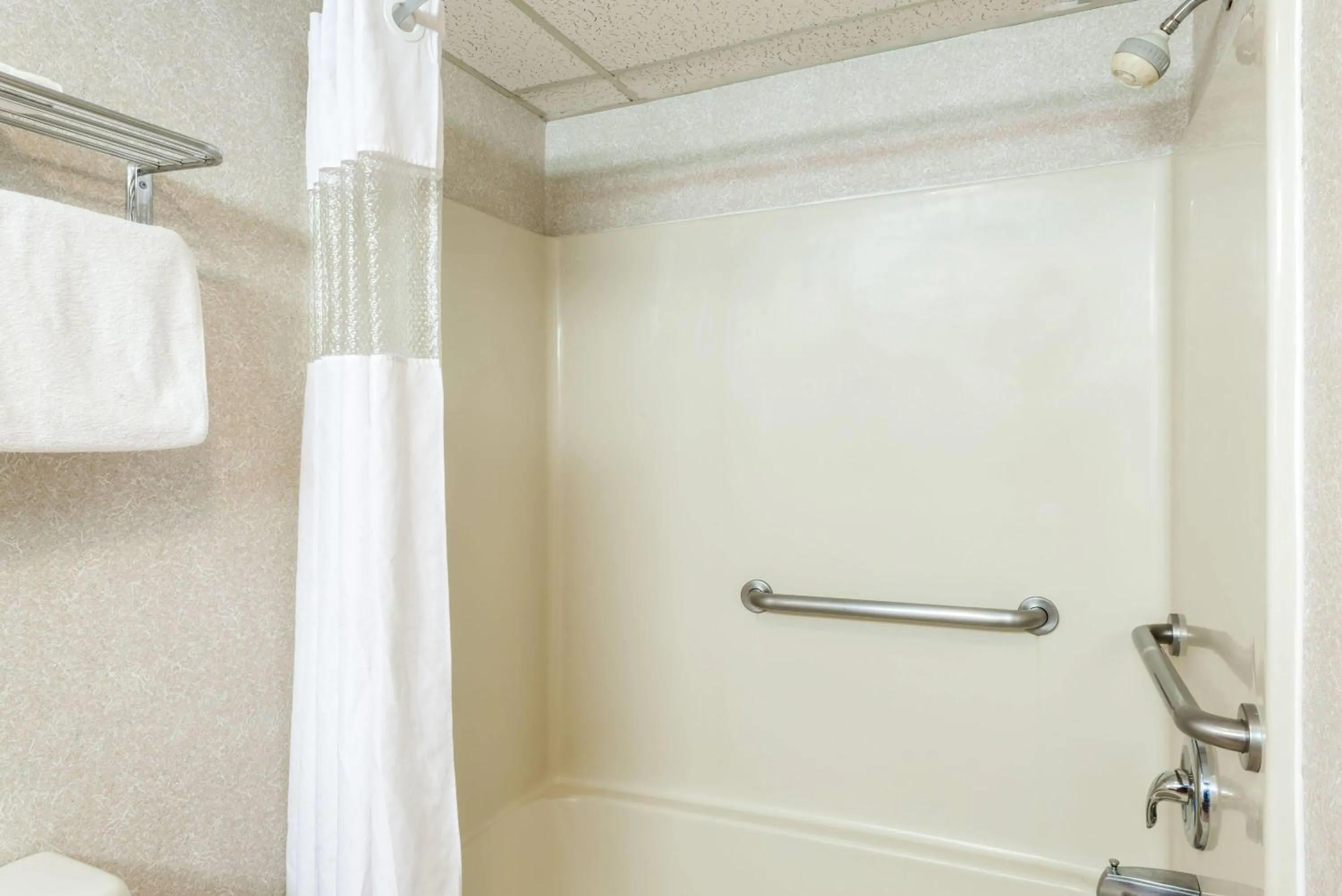 Photo of the whole room in Days Inn by Wyndham Vineland