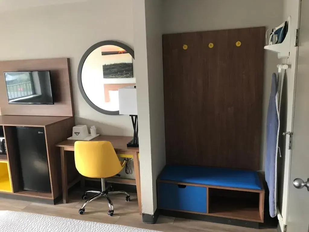 Double Room with Tub with Grab Bars - Mobility Accessible/ Pet-Friendly/Smoking in Days Inn by Wyndham Vineland Double Room with Tub with Grab Bars - Mobility Accessible/ Pet-Friendly/Smoking in Days Inn by Wyndham Vineland