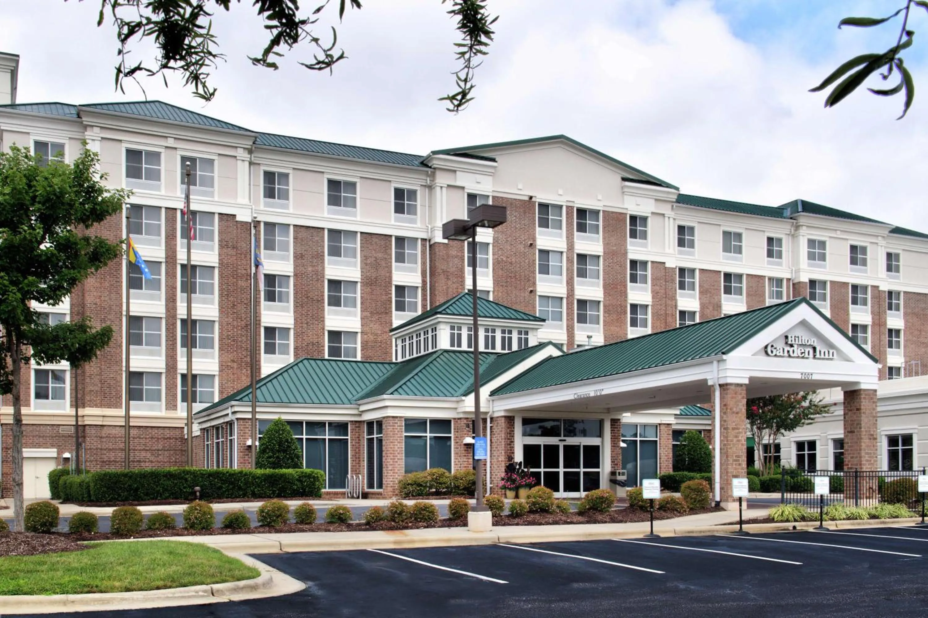 Property building in Hilton Garden Inn Durham Southpoint