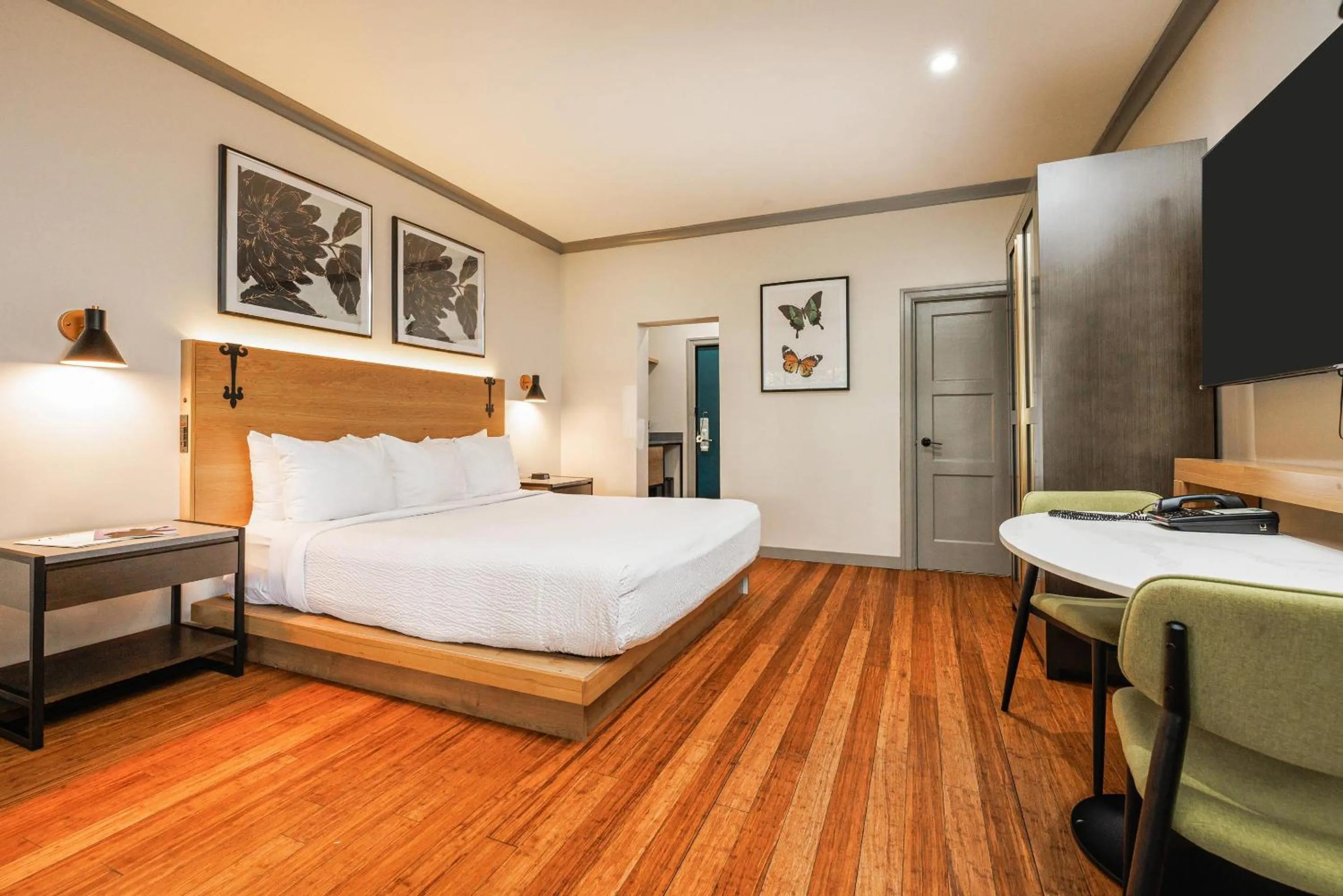 Bedroom, Bed in Inn Marin and Suites, an Ascend Collection Hotel