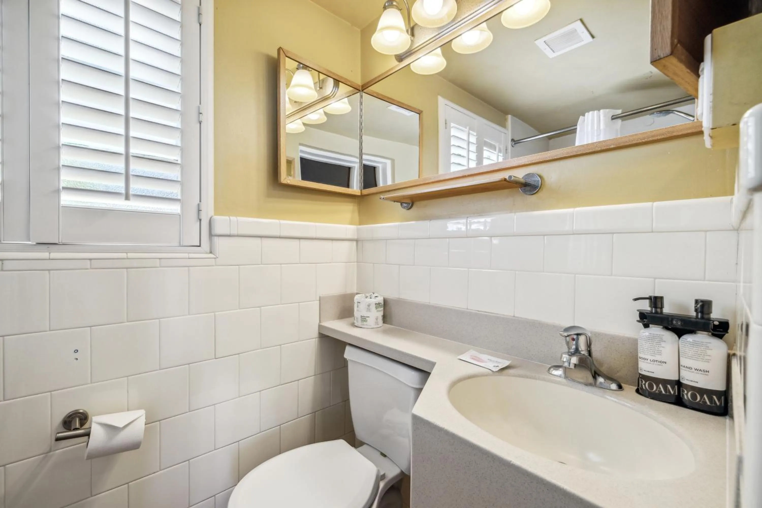 Toilet in Inn Marin and Suites, an Ascend Collection Hotel