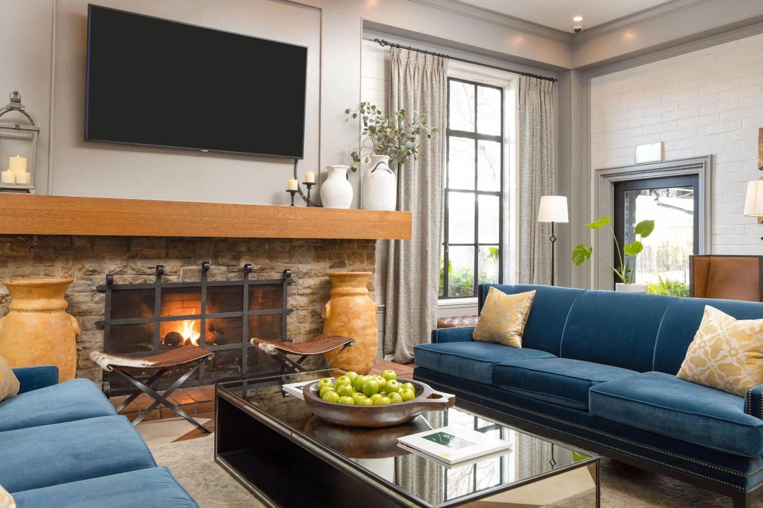 Lobby or reception in Inn Marin and Suites, an Ascend Collection Hotel