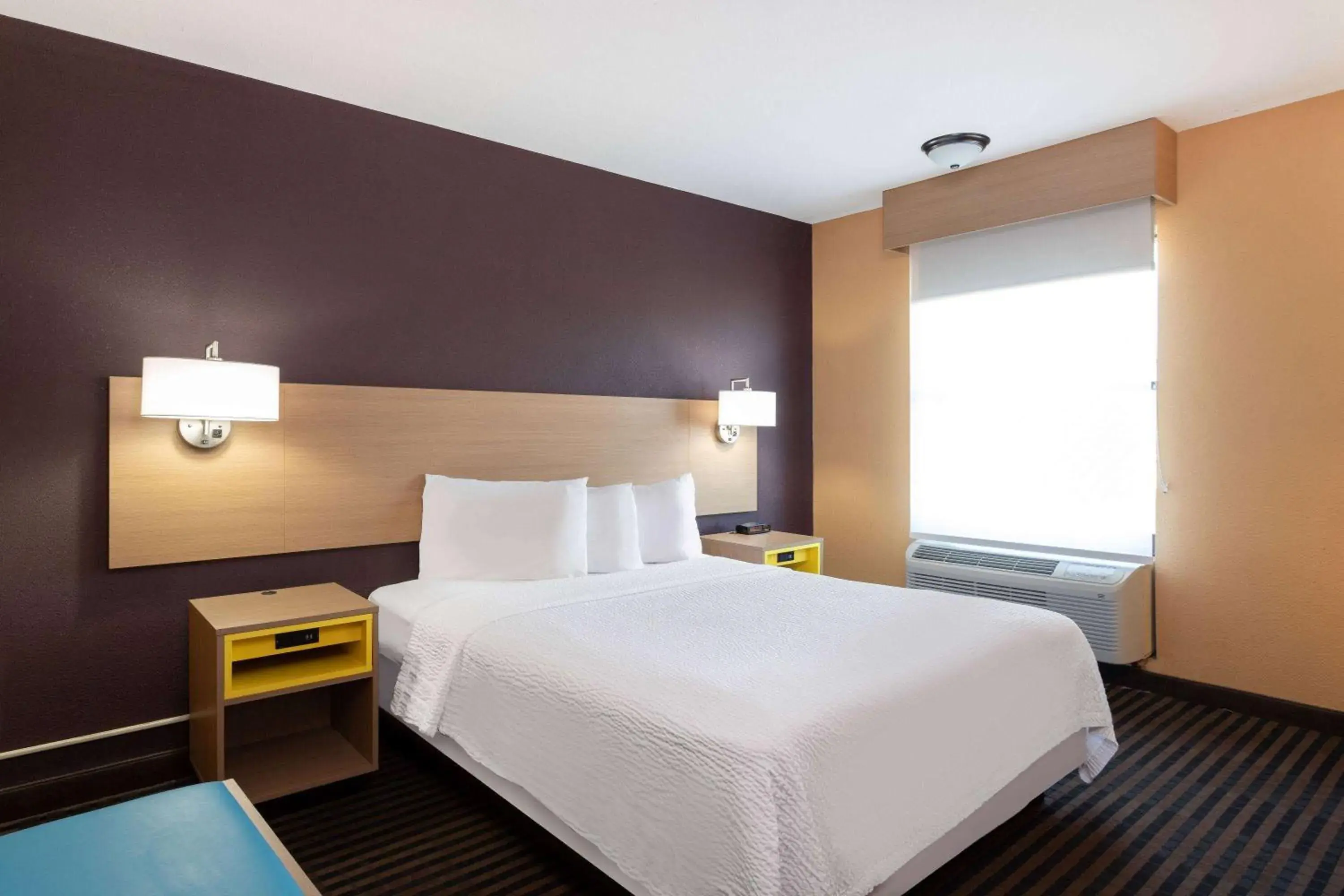 Queen Room - Disability Access - Non-Smoking in Days Inn by Wyndham Anderson IN Queen Room - Disability Access - Non-Smoking in Days Inn by Wyndham Anderson IN