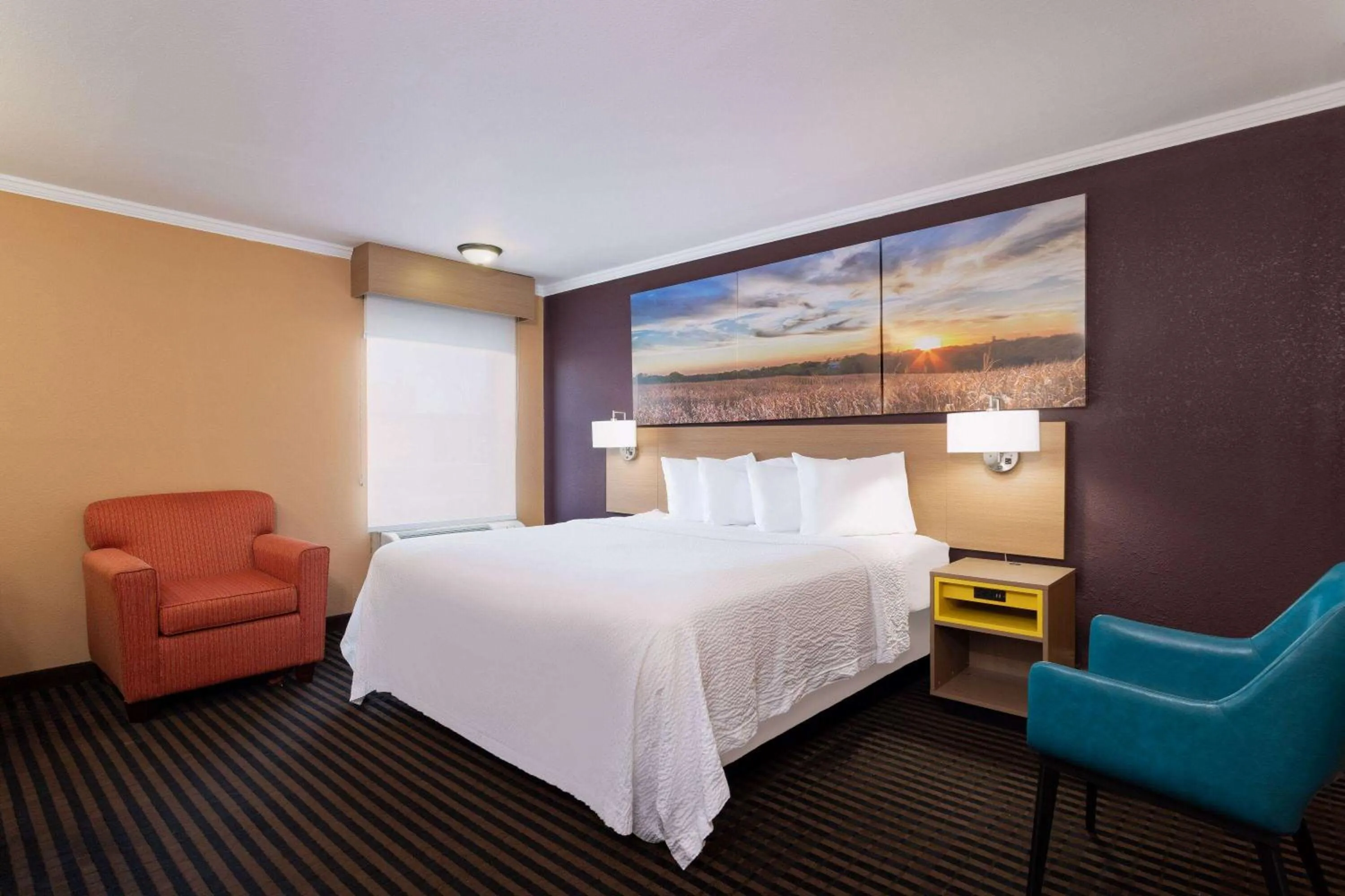 Photo of the whole room, Bed in Days Inn by Wyndham Anderson IN