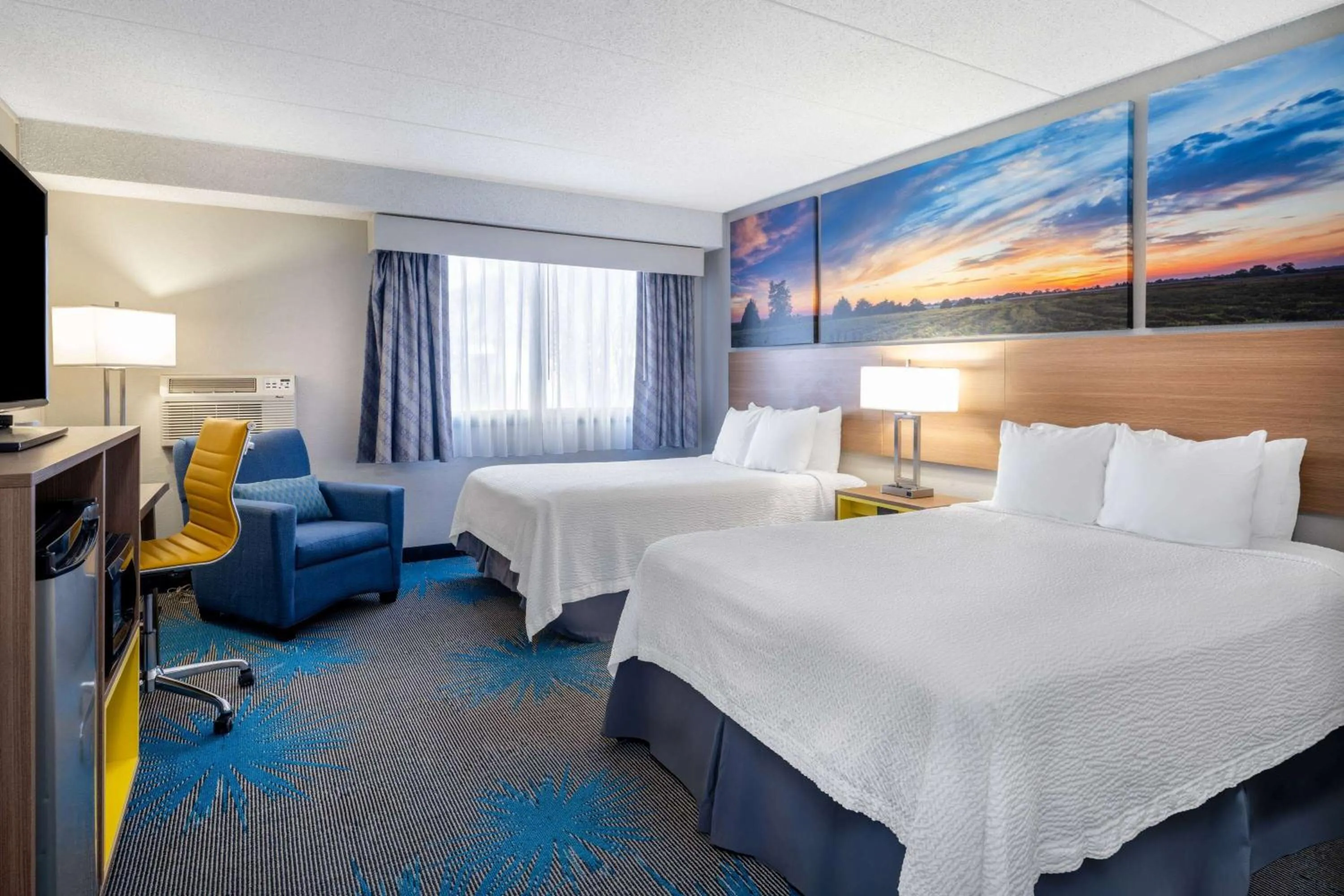 Photo of the whole room, Bed in Days Inn by Wyndham Sioux Falls Airport