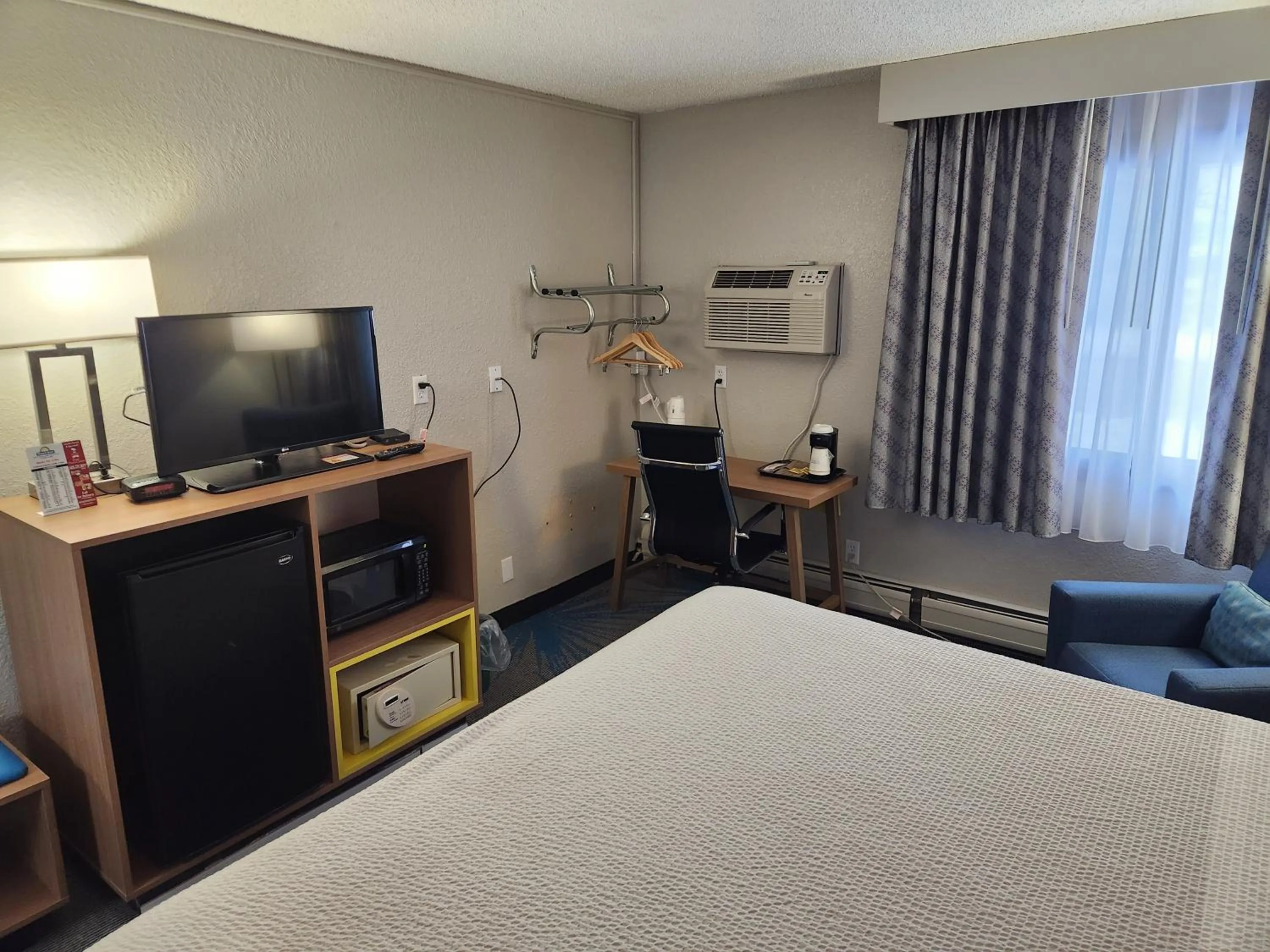TV and multimedia, Bed in Days Inn by Wyndham Sioux Falls Airport